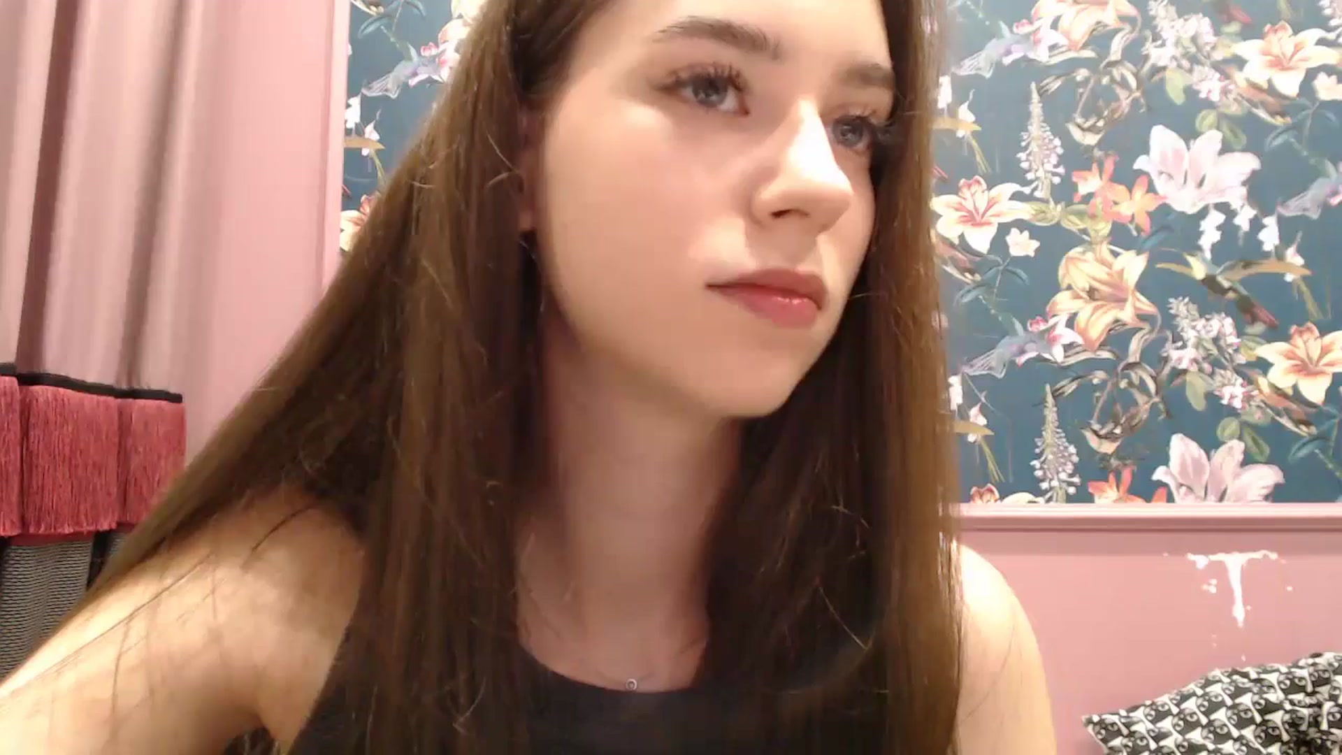 Gallery image thumbnail from ElsieF_'s myfreecams stream on, 06/16/2025, 18:58 image 10 of 20