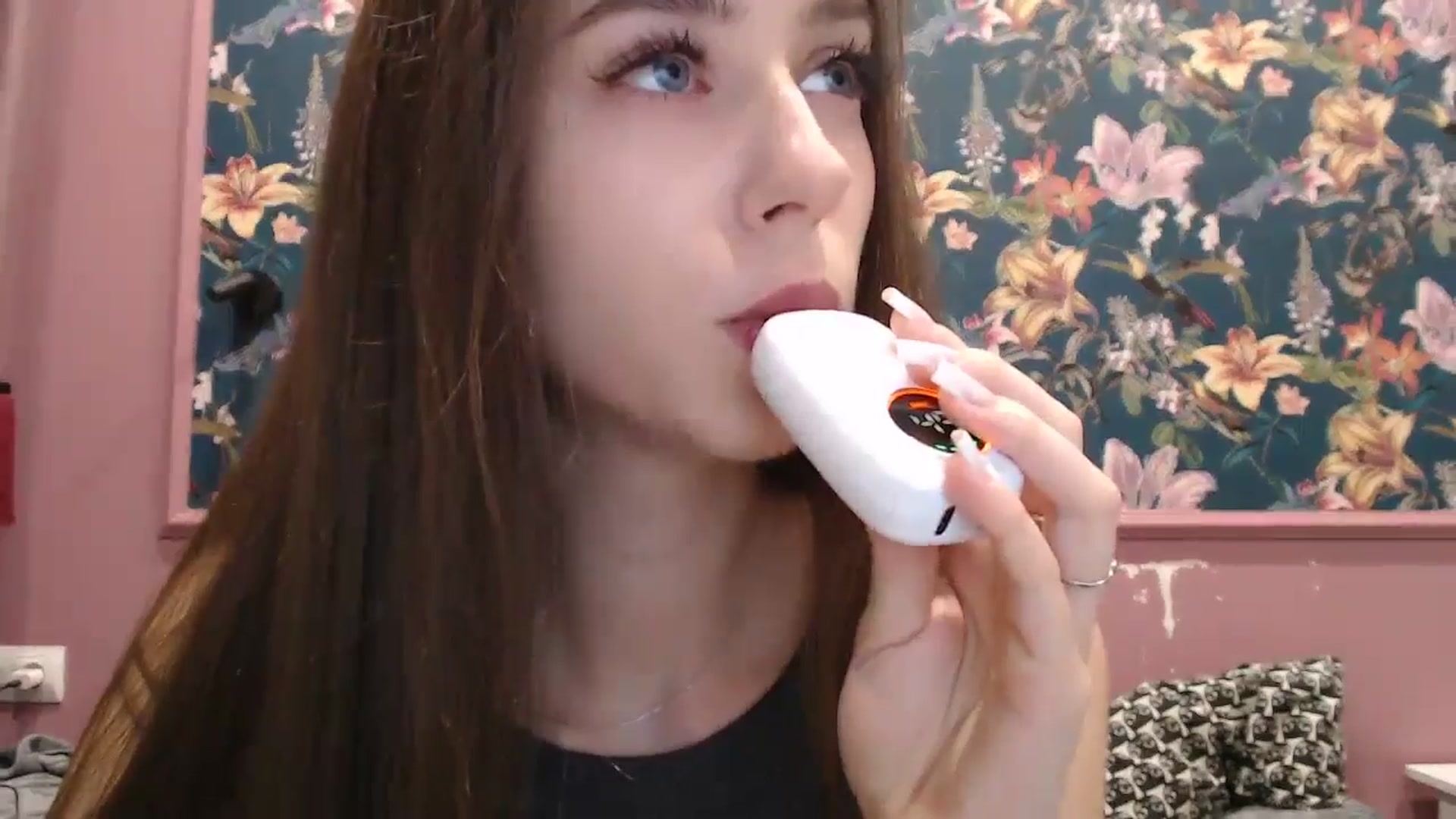 Gallery image thumbnail from ElsieF_'s myfreecams stream on, 06/16/2025, 18:58 image 2 of 20