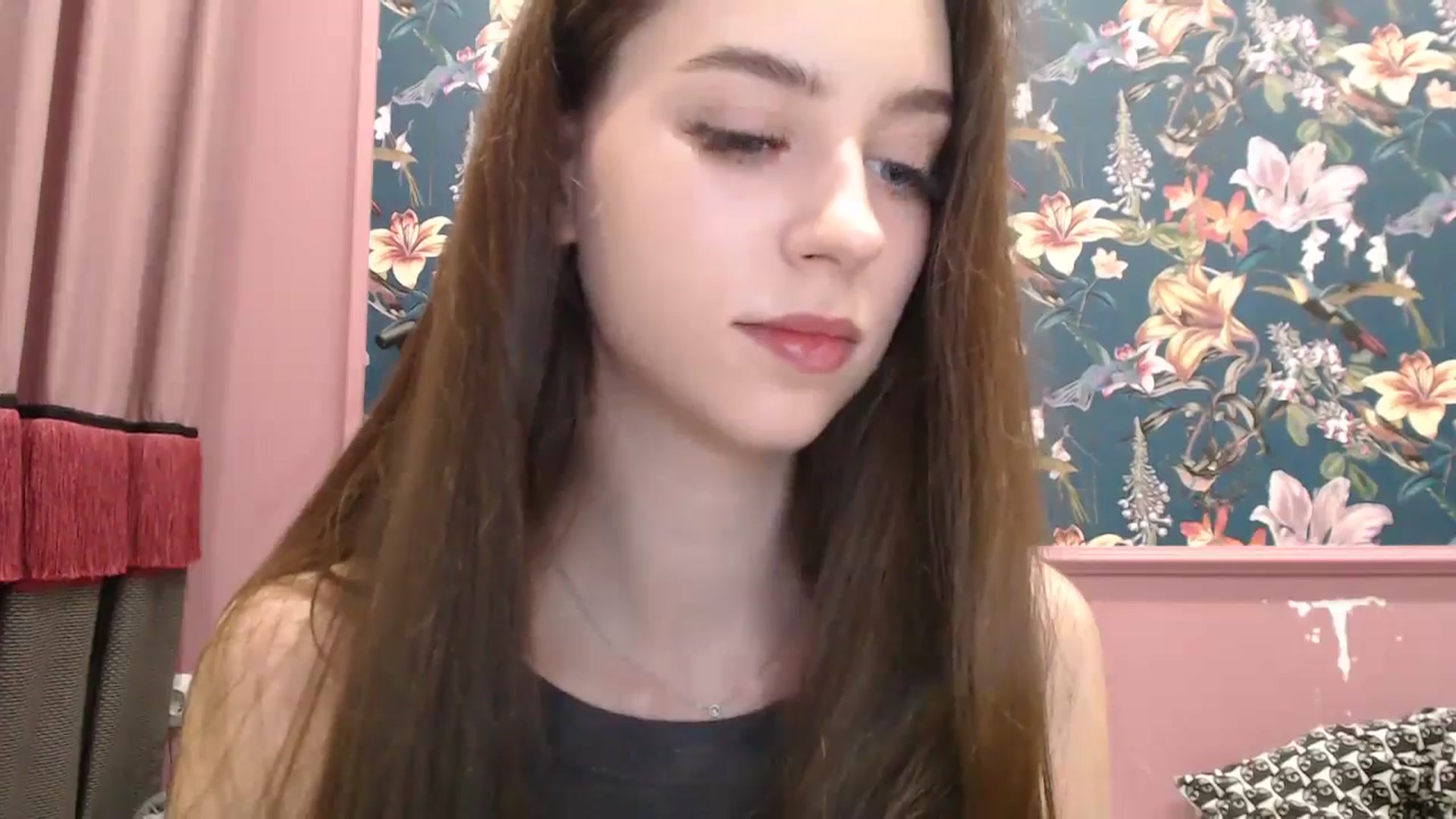 Gallery image thumbnail from ElsieF_'s myfreecams stream on, 06/16/2025, 18:58 image 9 of 20