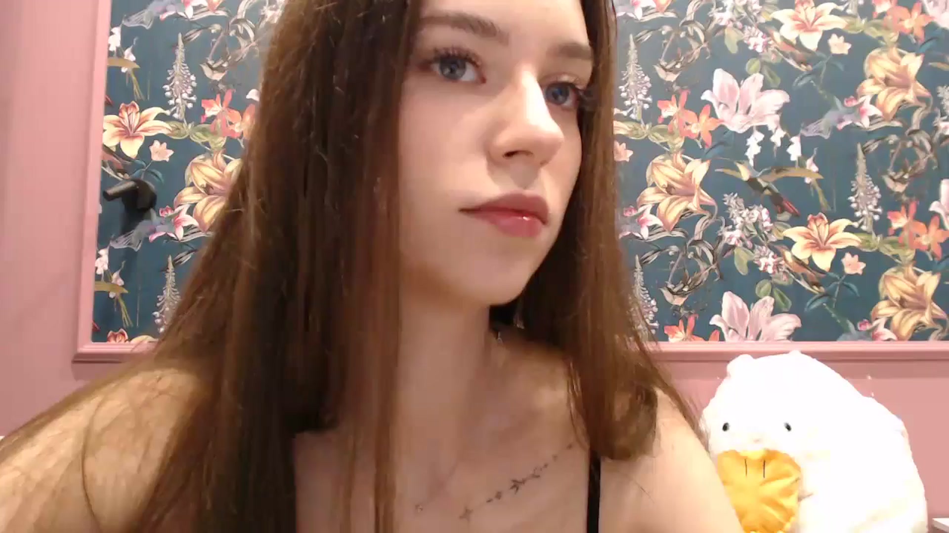 Gallery image thumbnail from ElsieF_'s myfreecams stream on, 06/22/2025, 18:25 image 3 of 20