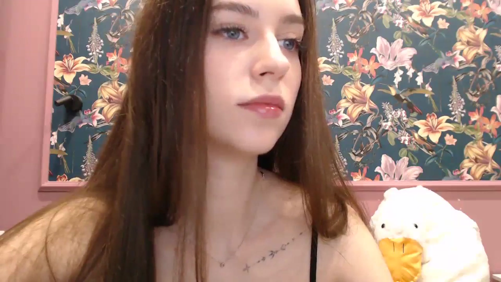 Gallery image thumbnail from ElsieF_'s myfreecams stream on, 06/22/2025, 18:25 image 4 of 20