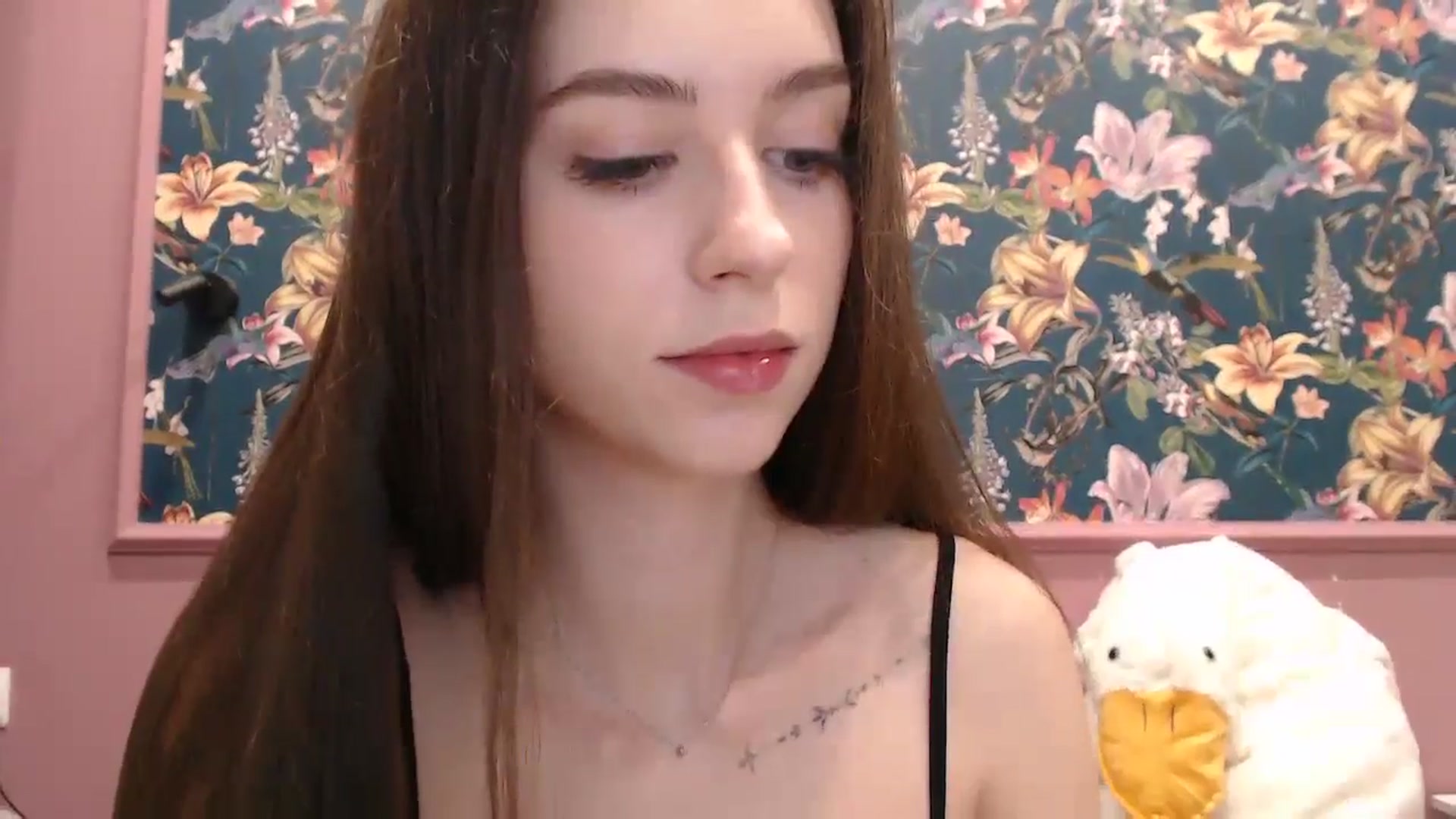 Gallery image thumbnail from ElsieF_'s myfreecams stream on, 06/22/2025, 18:25 image 2 of 20