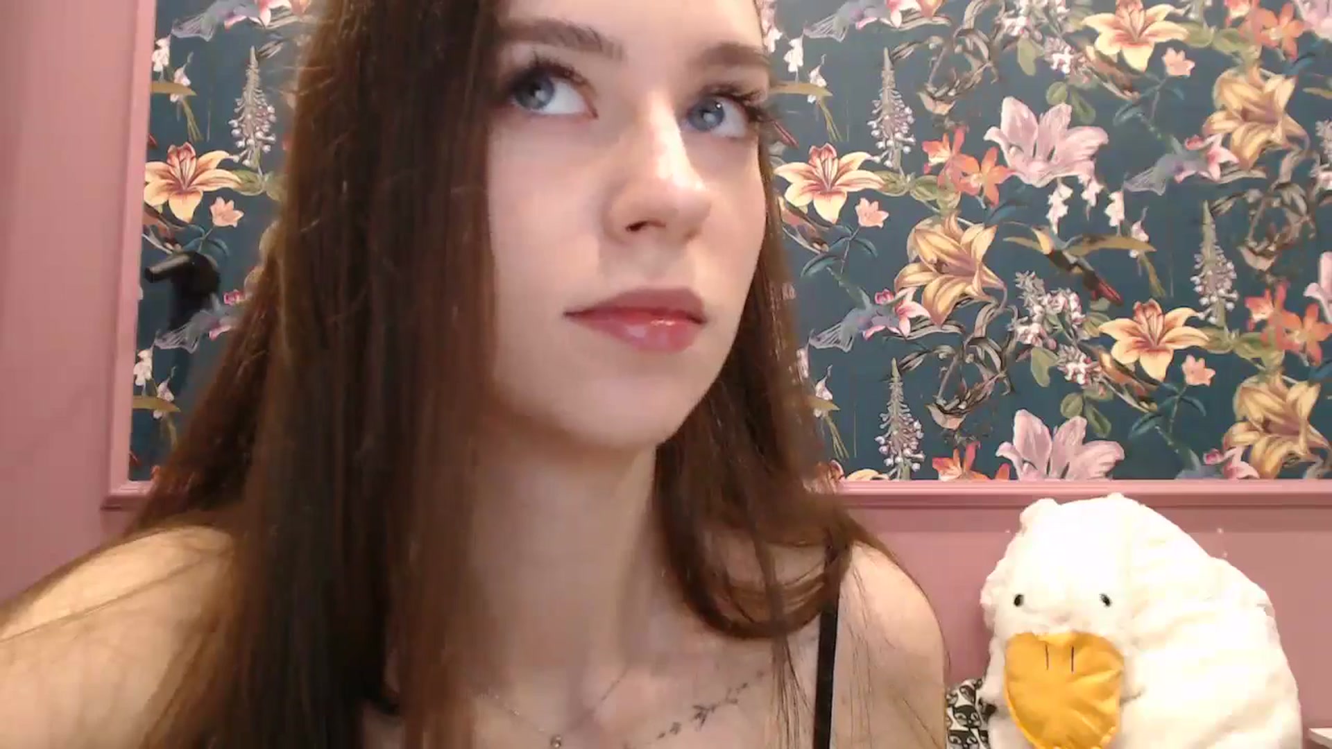 Gallery image thumbnail from ElsieF_'s myfreecams stream on, 06/22/2025, 18:25 image 7 of 20