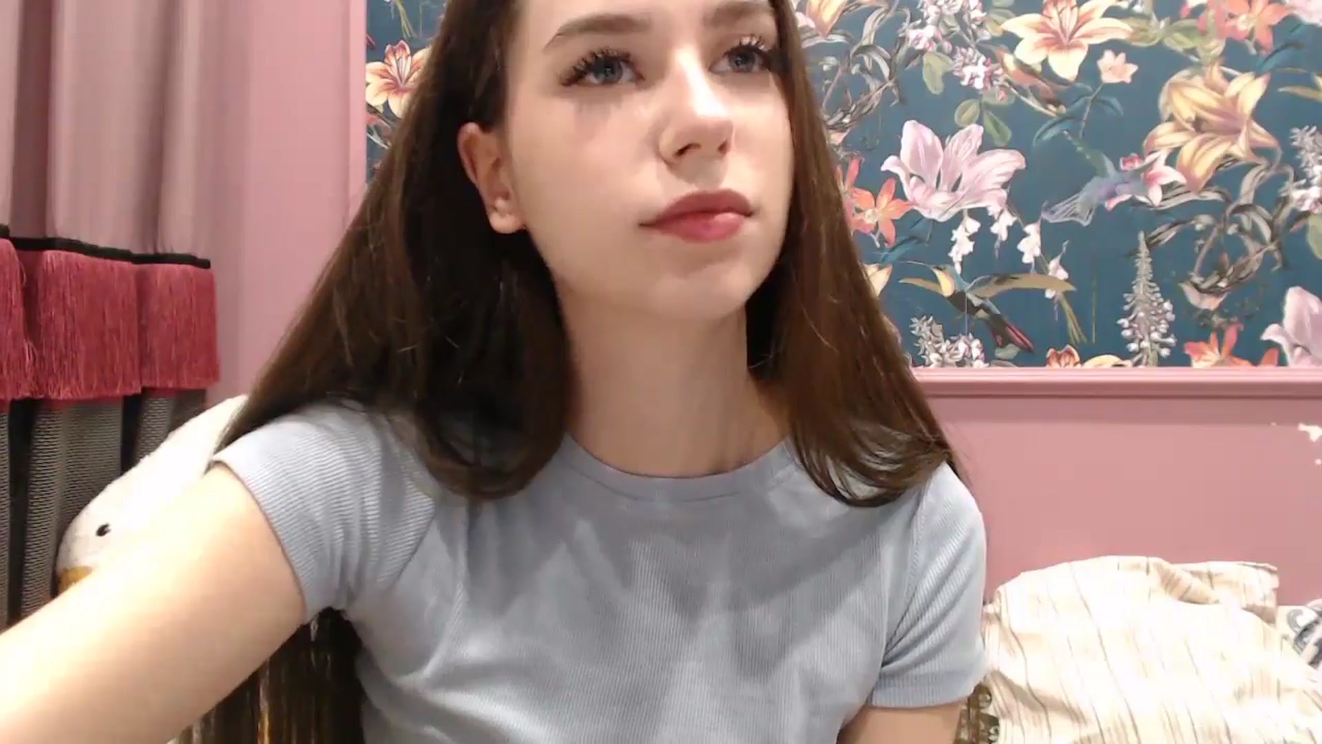 Gallery image thumbnail from ElsieF_'s myfreecams stream on, 07/01/2025, 19:23 image 17 of 20