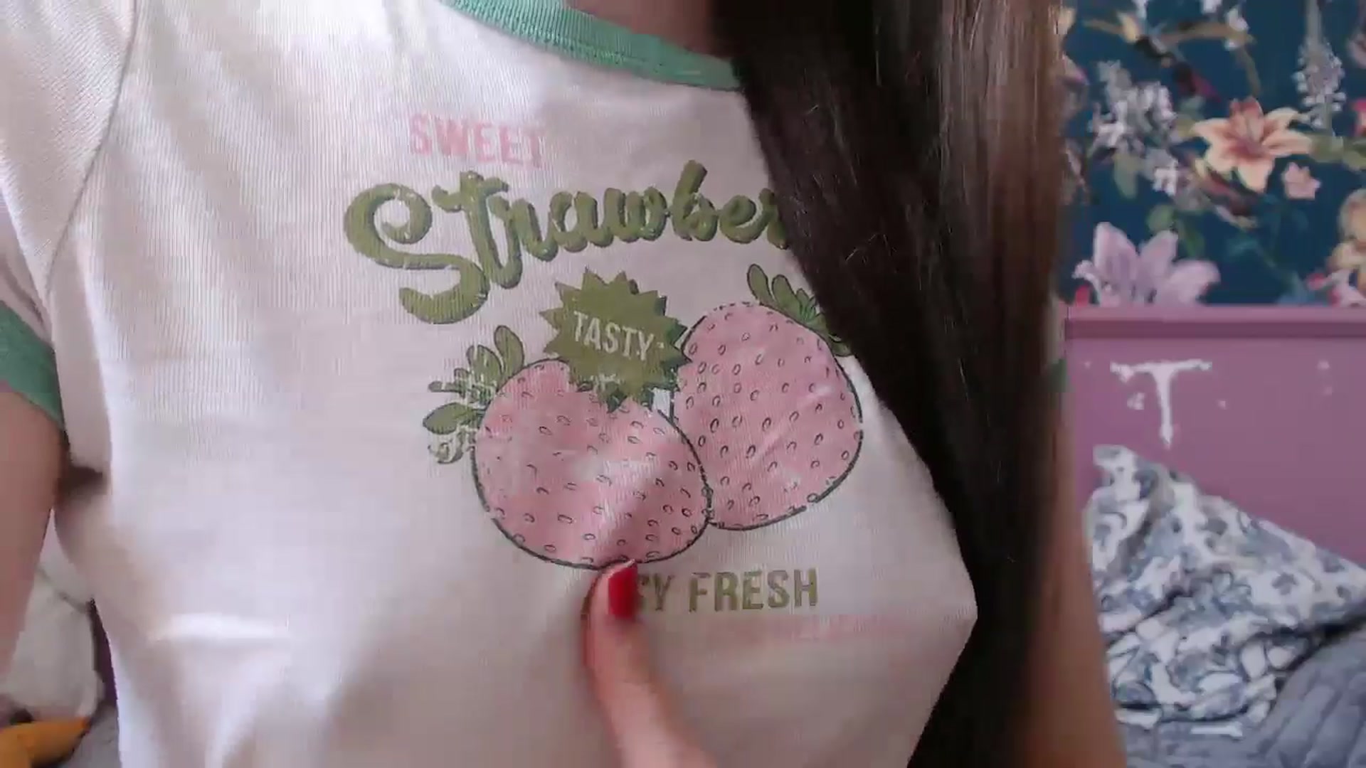 Gallery image thumbnail from ElsieF_'s myfreecams stream on, 07/04/2025, 08:50 image 20 of 20