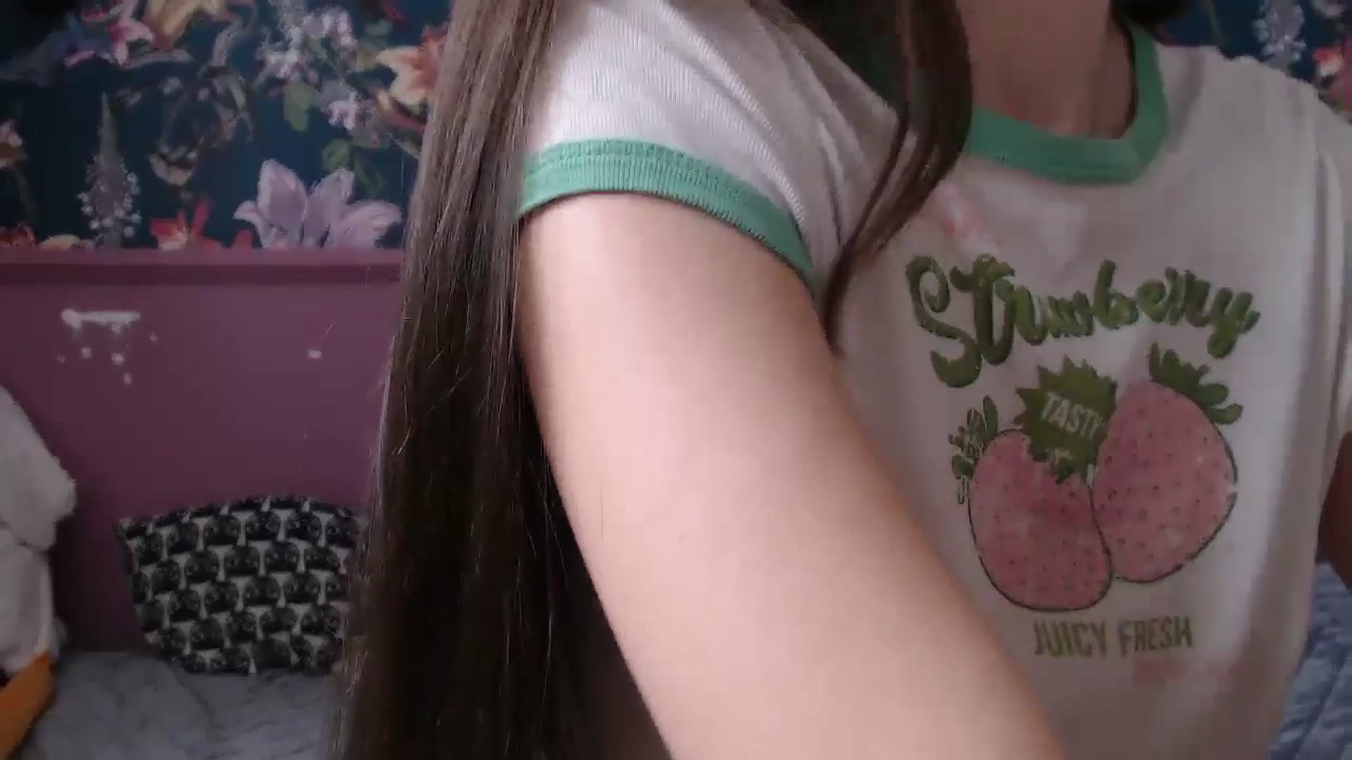 Gallery image thumbnail from ElsieF_'s myfreecams stream on, 07/04/2025, 08:50 image 8 of 20