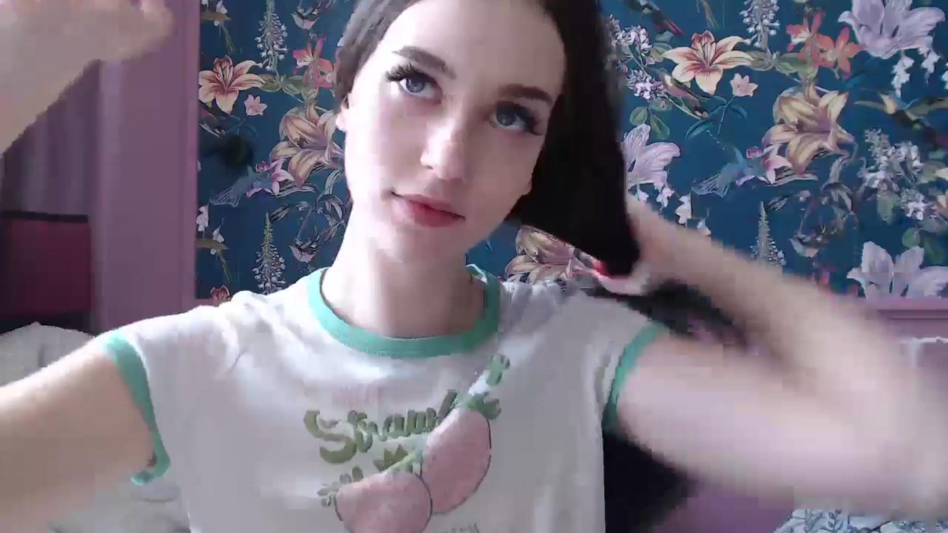 Gallery image thumbnail from ElsieF_'s myfreecams stream on, 07/04/2025, 08:50 image 17 of 20