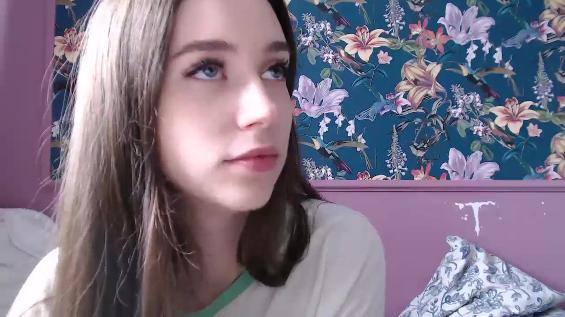 Gallery image thumbnail from ElsieF_'s myfreecams stream on, 07/04/2025, 08:50 image 11 of 20