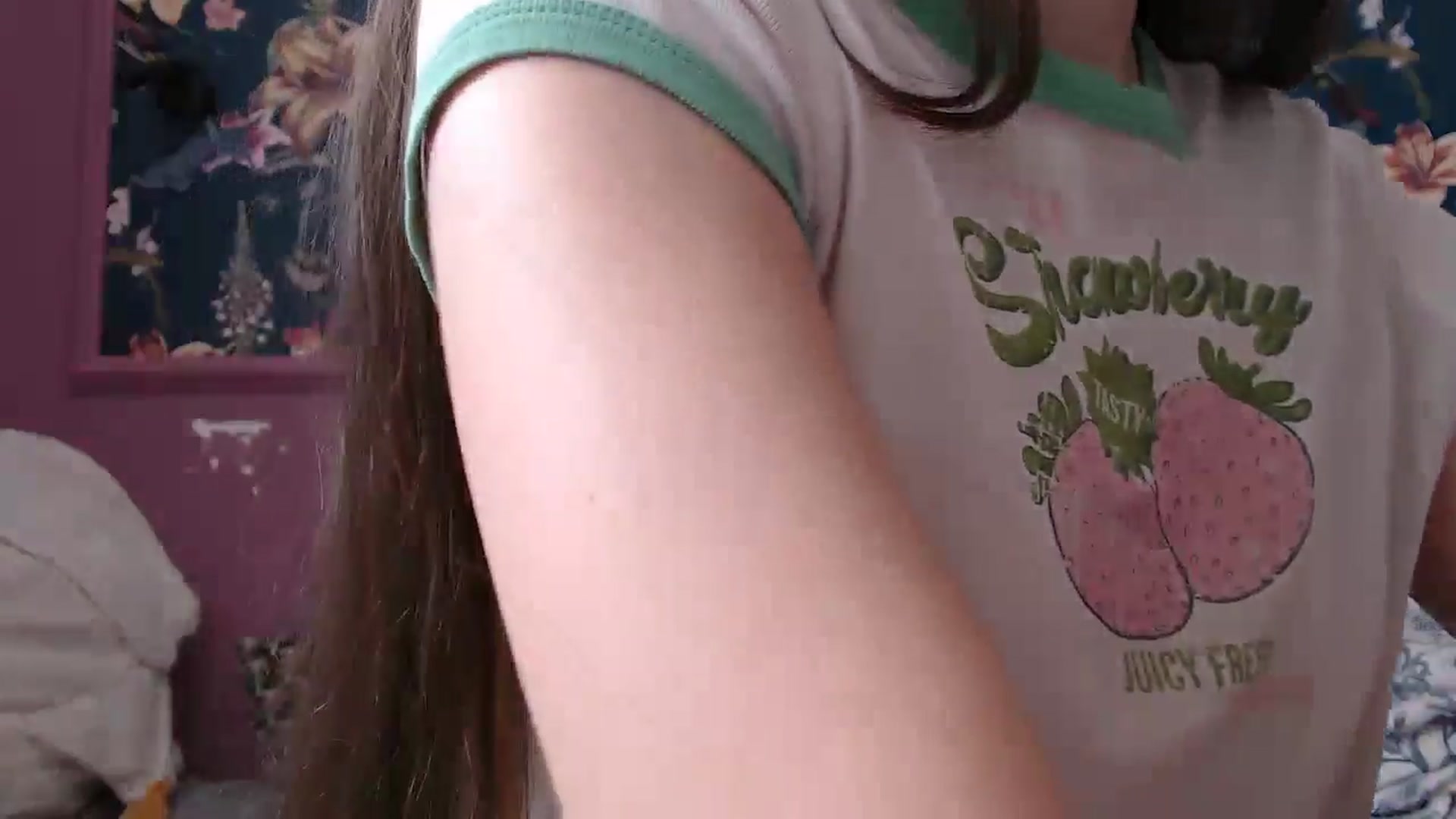 Gallery image thumbnail from ElsieF_'s myfreecams stream on, 07/04/2025, 08:50 image 4 of 20