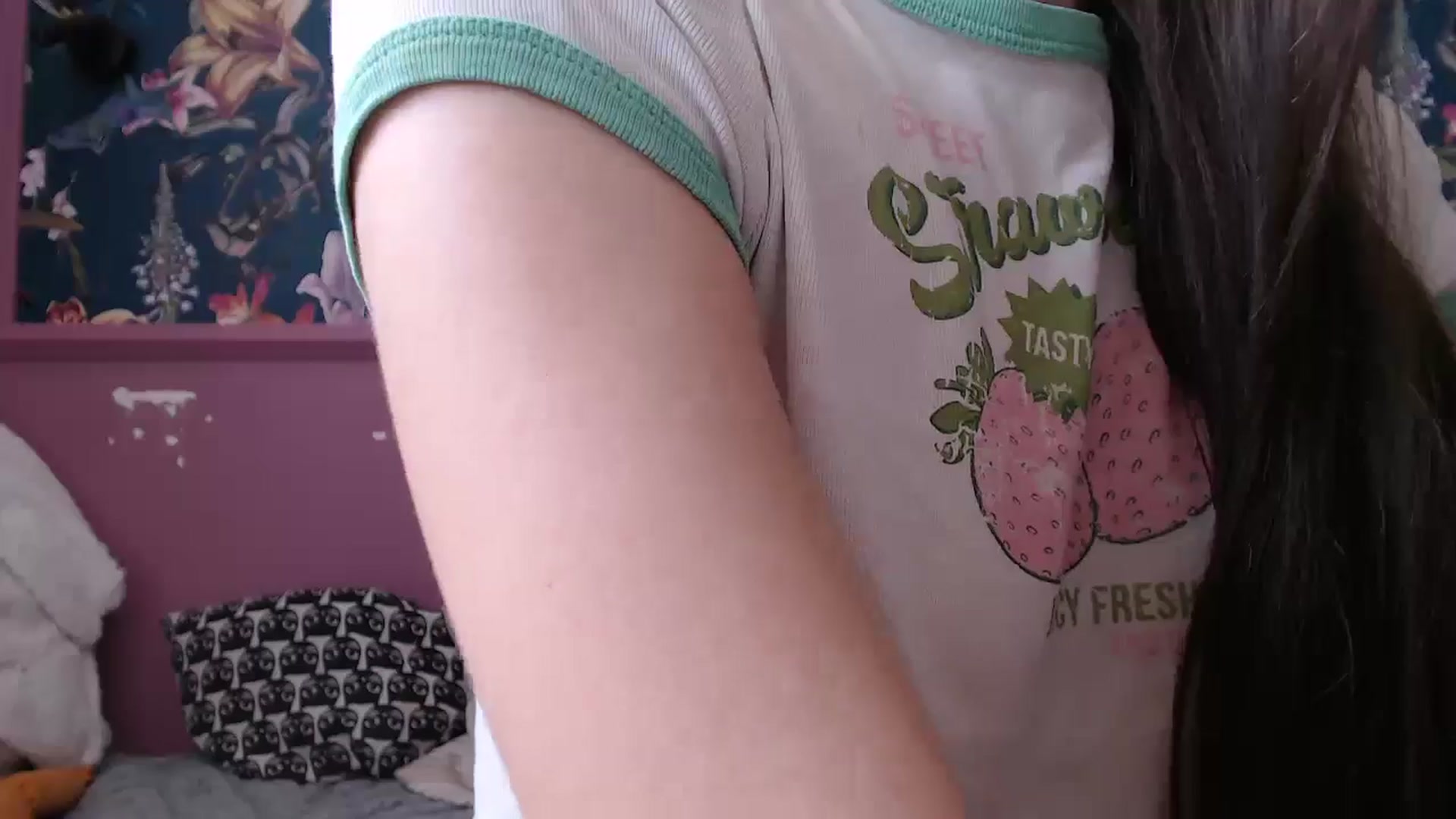 Gallery image thumbnail from ElsieF_'s myfreecams stream on, 07/04/2025, 08:50 image 18 of 20