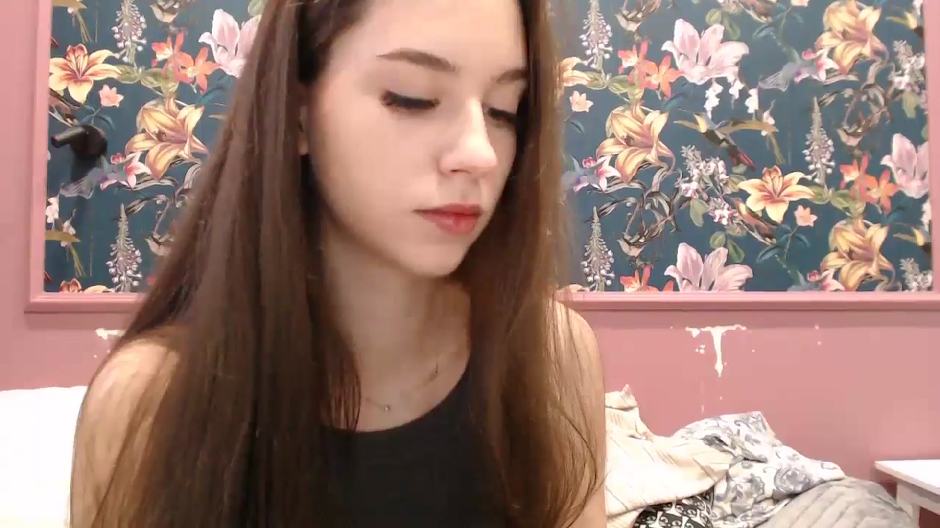 Gallery image thumbnail from ElsieF_'s myfreecams stream on, 07/07/2025, 17:25 image 16 of 20