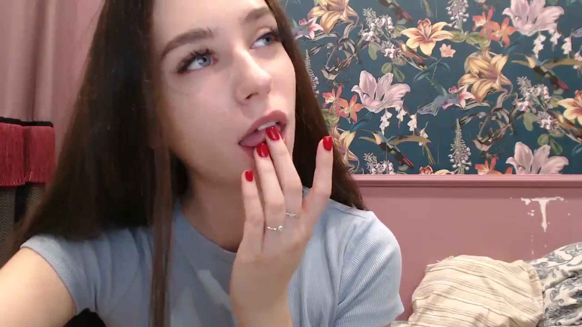 Gallery image thumbnail from ElsieF_'s myfreecams stream on, 07/12/2025, 18:38 image 18 of 20