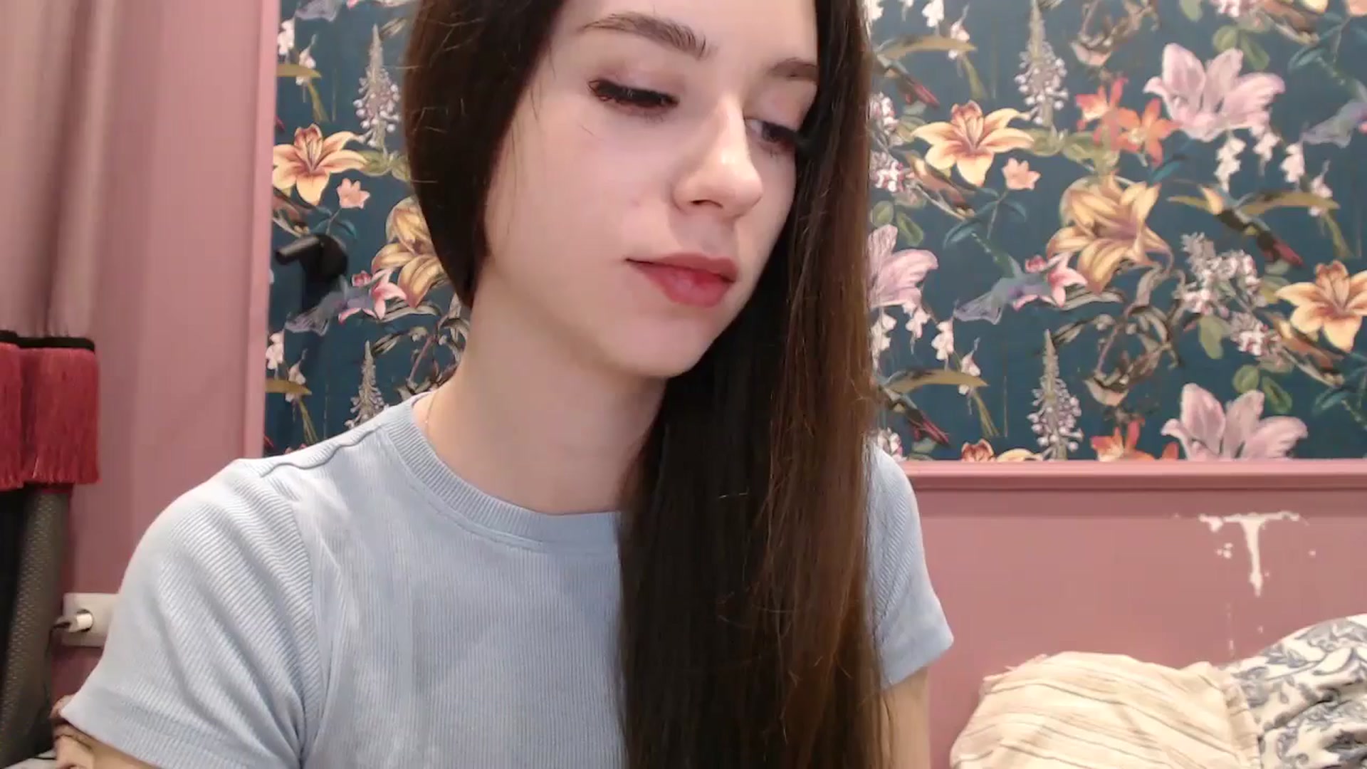 Gallery image thumbnail from ElsieF_'s myfreecams stream on, 07/12/2025, 18:38 image 8 of 20