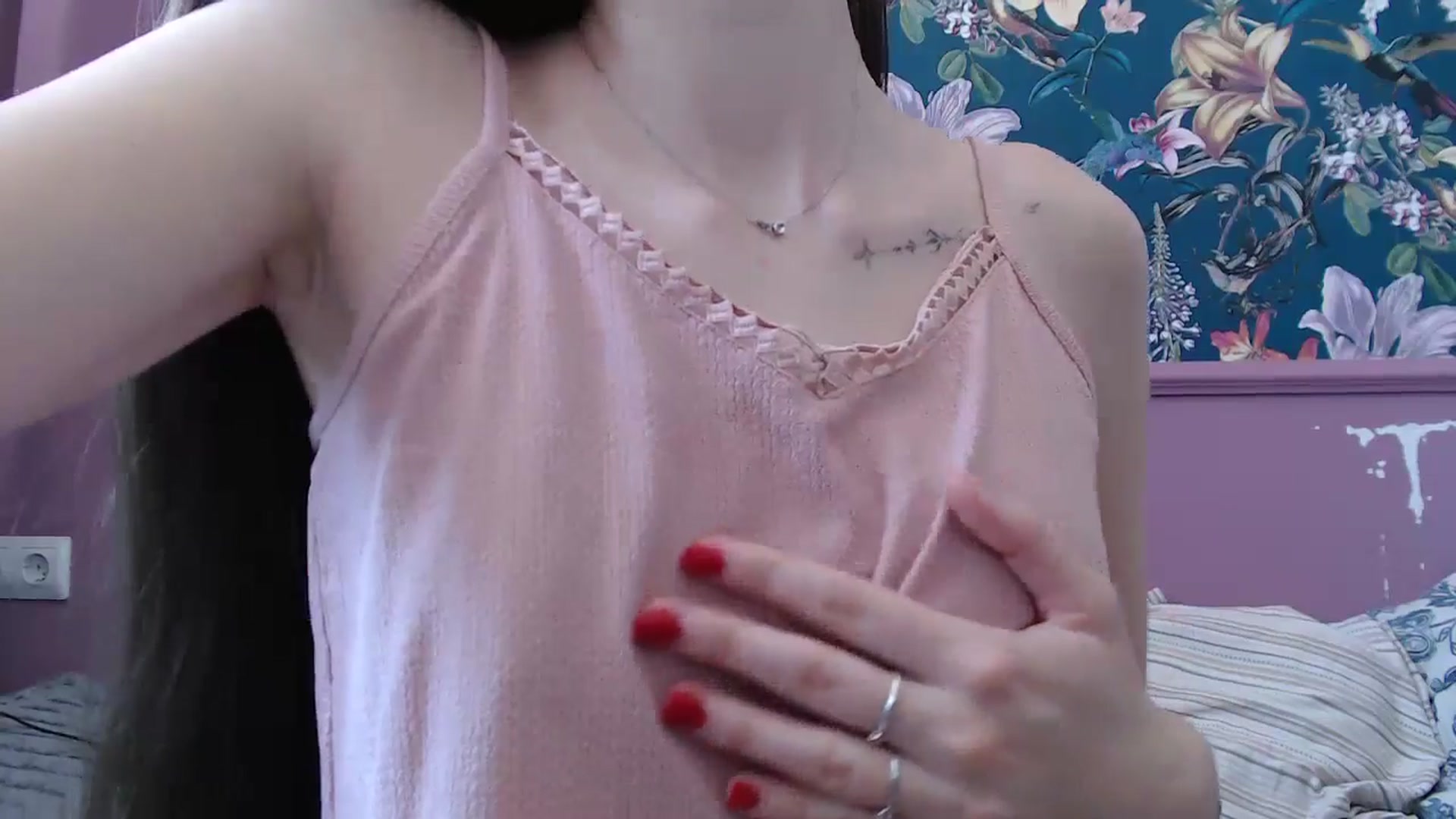 Gallery image thumbnail from ElsieF_'s myfreecams stream on, 07/13/2025, 06:18 image 5 of 20