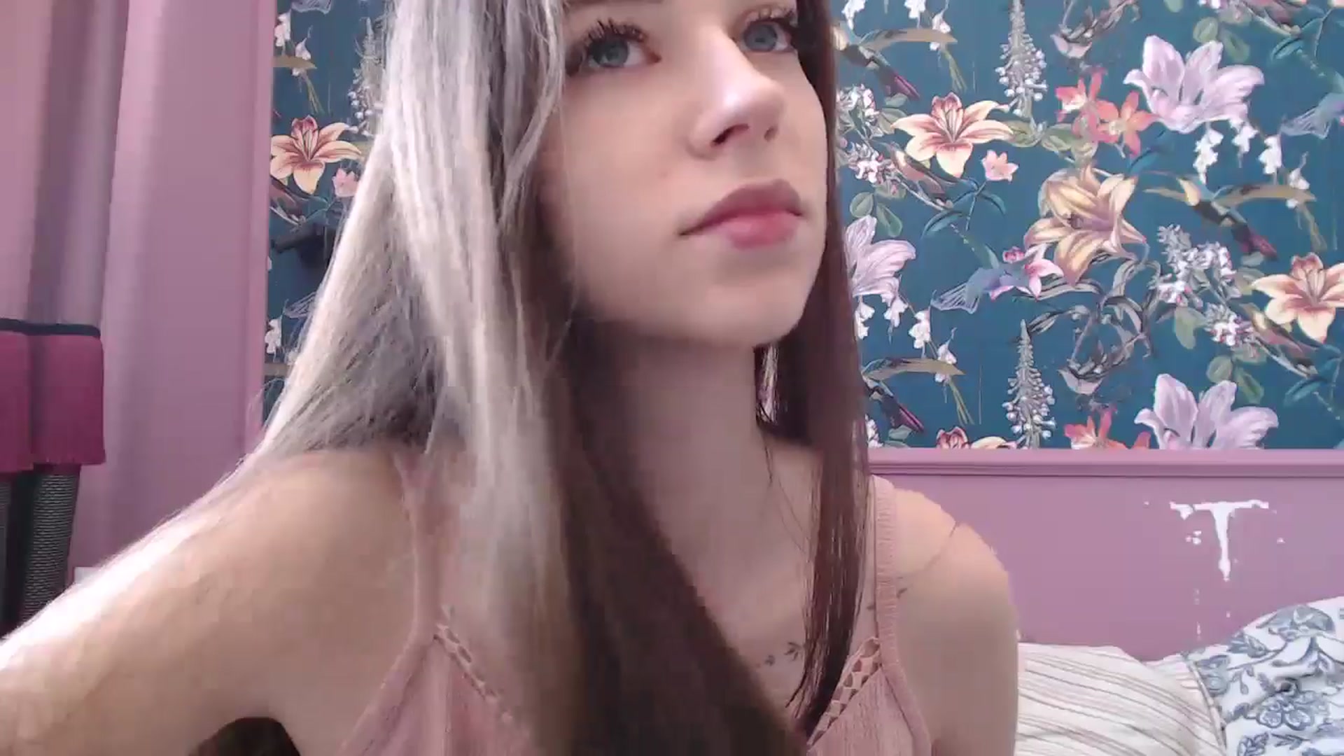 Gallery image thumbnail from ElsieF_'s myfreecams stream on, 07/13/2025, 06:18 image 13 of 20