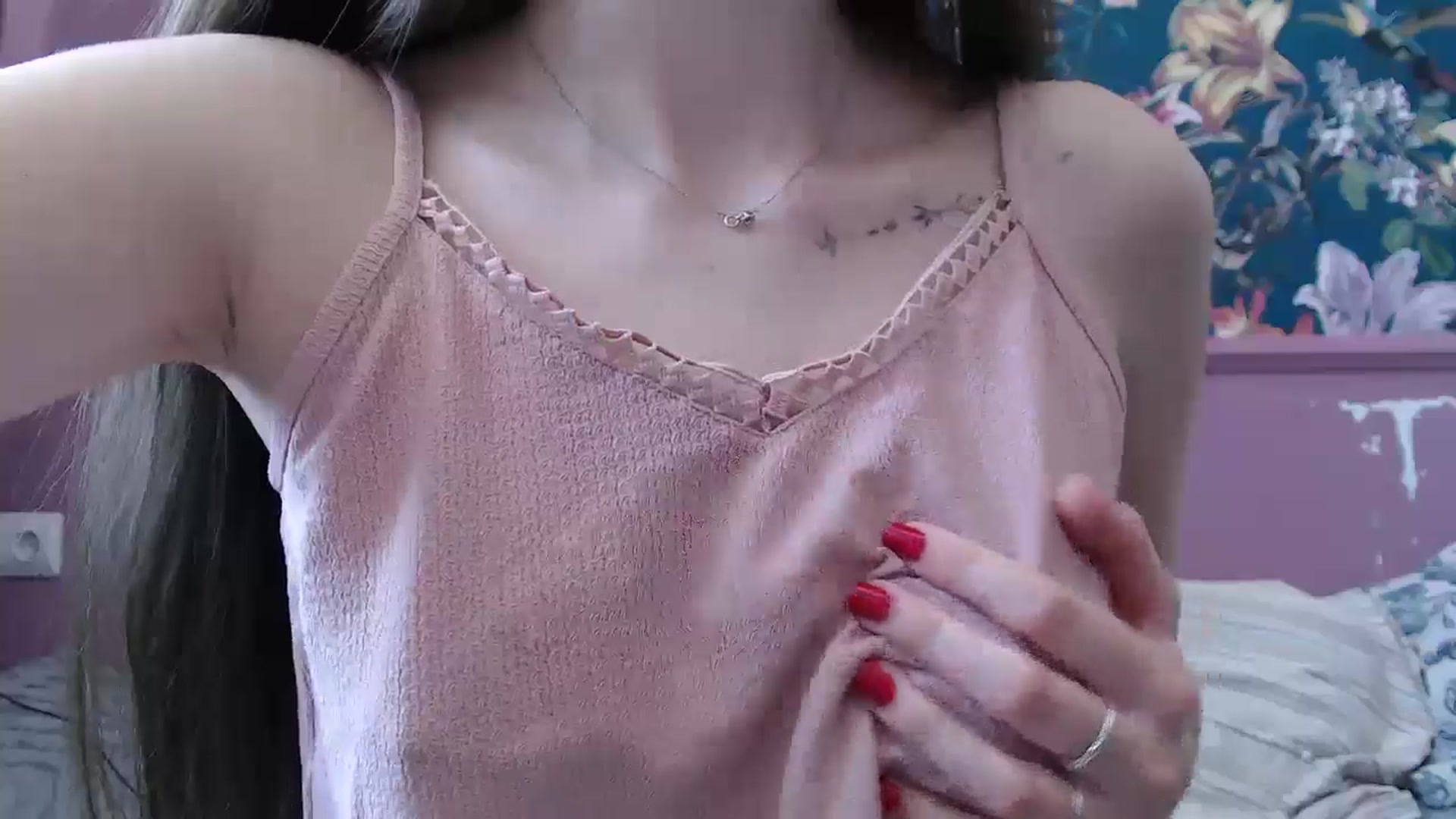 Gallery image thumbnail from ElsieF_'s myfreecams stream on, 07/13/2025, 06:36 image 10 of 20