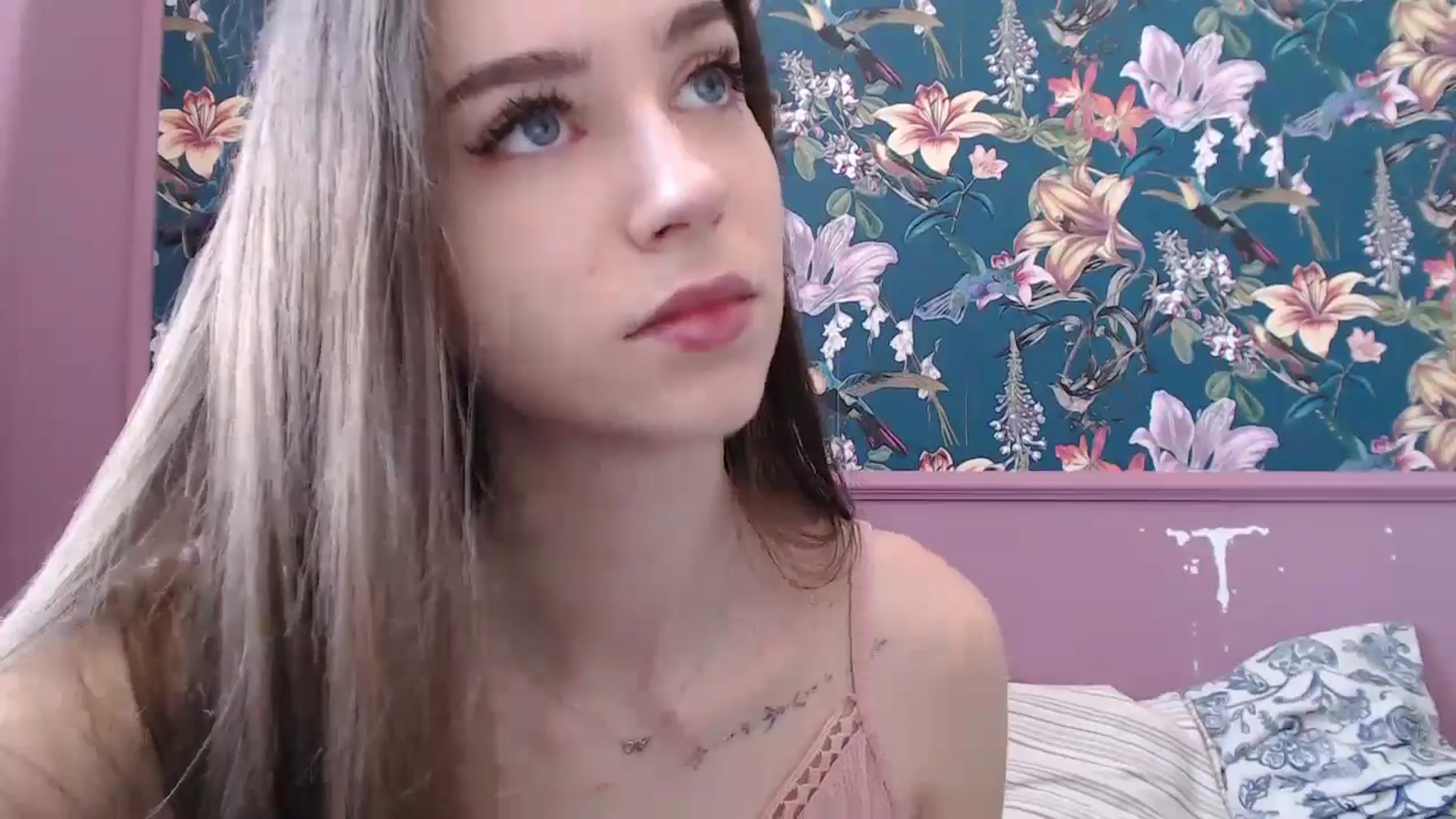 Gallery image thumbnail from ElsieF_'s myfreecams stream on, 07/13/2025, 06:36 image 14 of 20