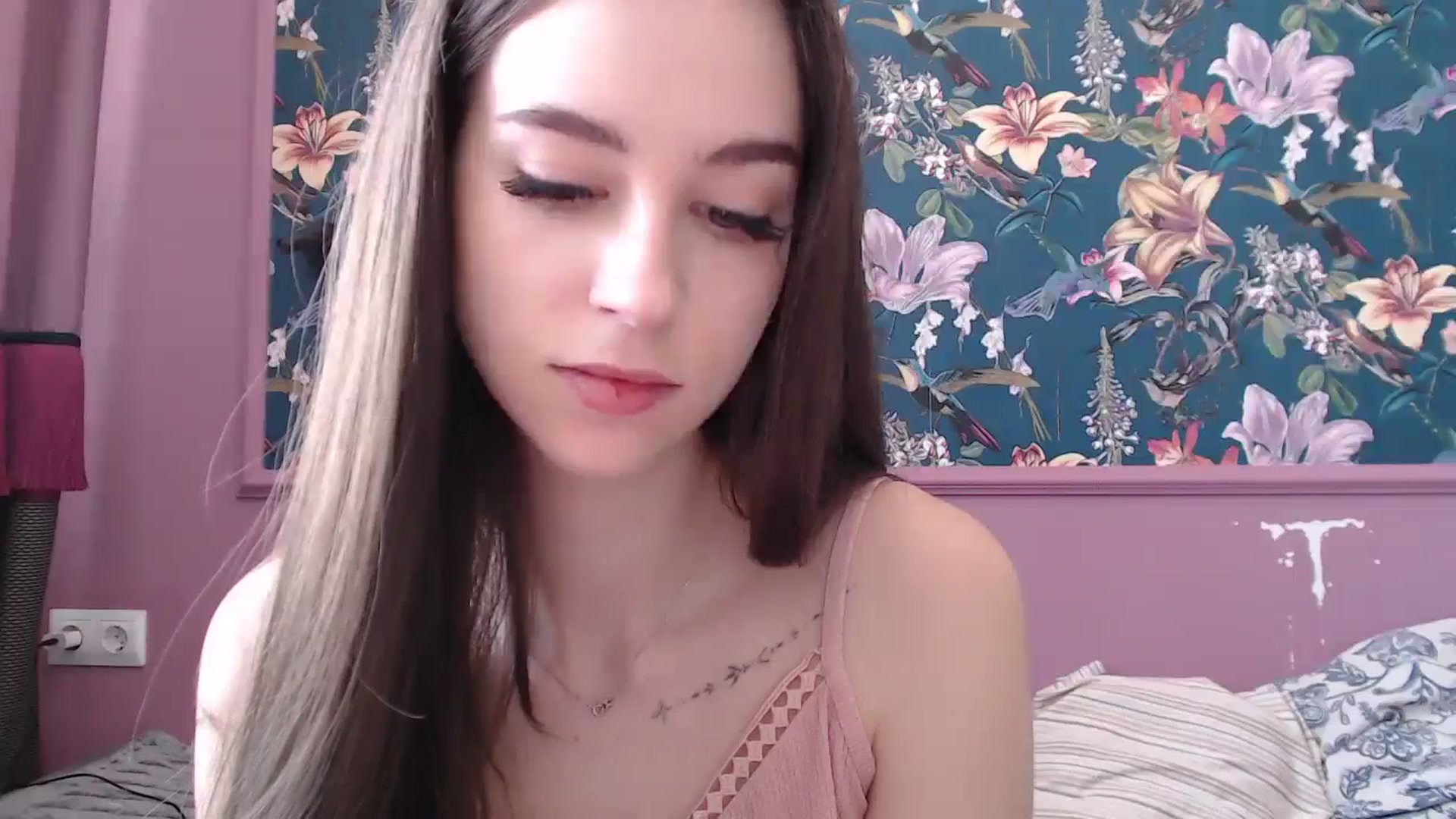Gallery image thumbnail from ElsieF_'s myfreecams stream on, 07/13/2025, 07:39 image 2 of 20