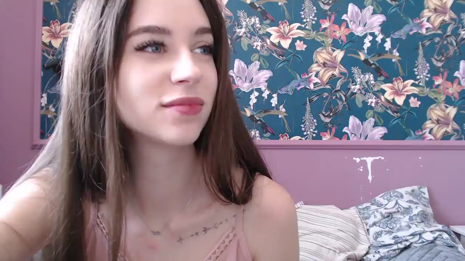 Gallery image thumbnail from ElsieF_'s myfreecams stream on, 07/13/2025, 08:51 image 5 of 20