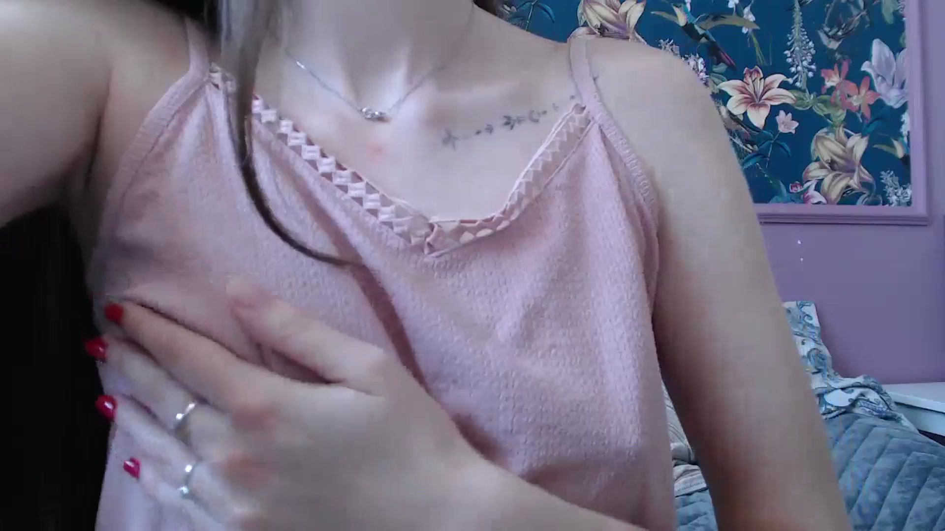 Gallery image thumbnail from ElsieF_'s myfreecams stream on, 07/13/2025, 08:51 image 6 of 20