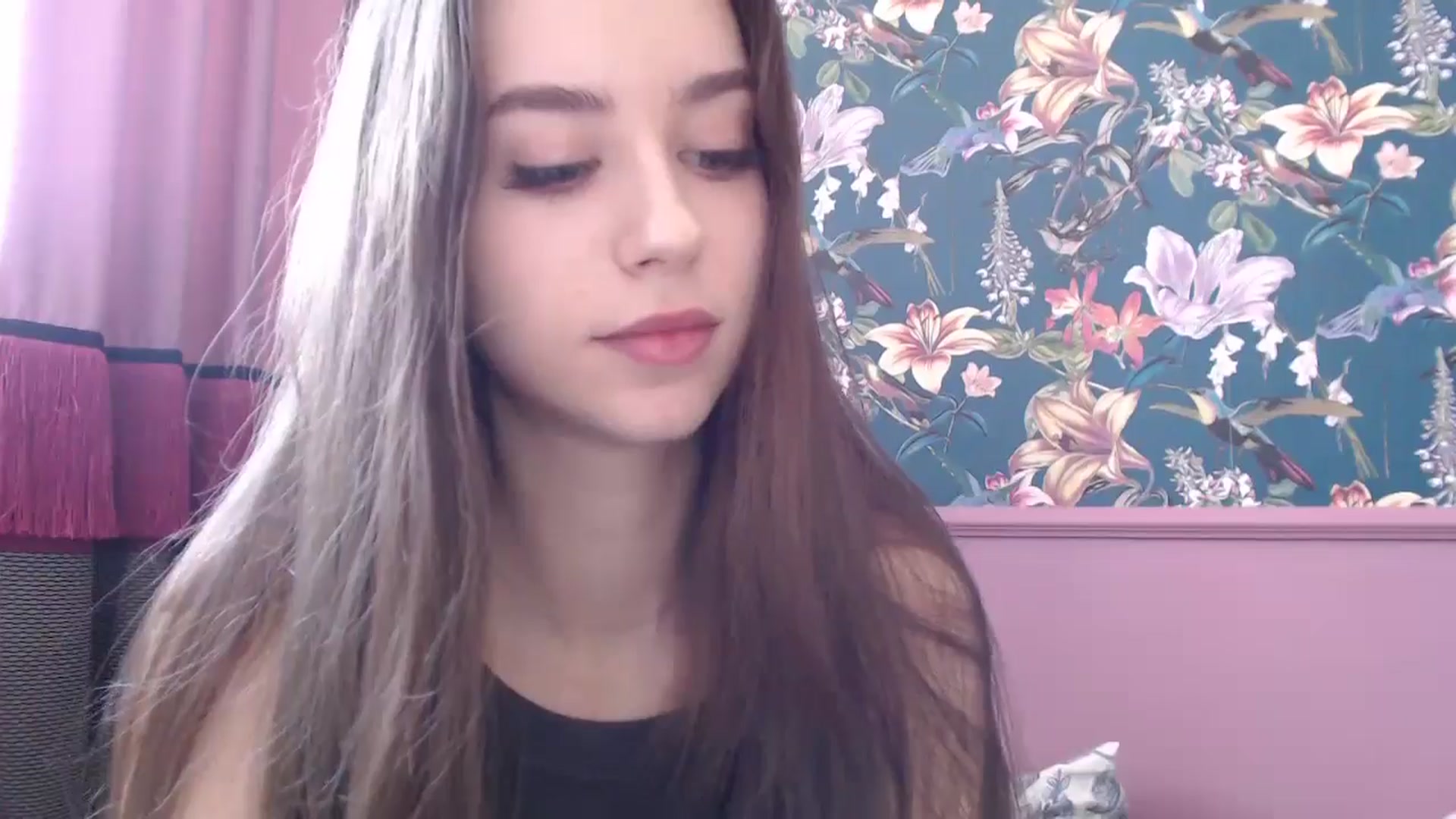 Gallery image thumbnail from ElsieF_'s myfreecams stream on, 07/27/2025, 09:37 image 18 of 20
