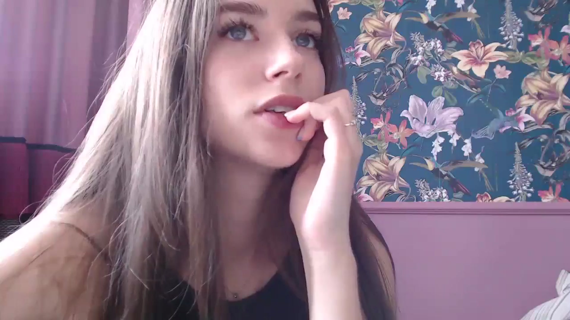 Gallery image thumbnail from ElsieF_'s myfreecams stream on, 07/27/2025, 10:48 image 7 of 20