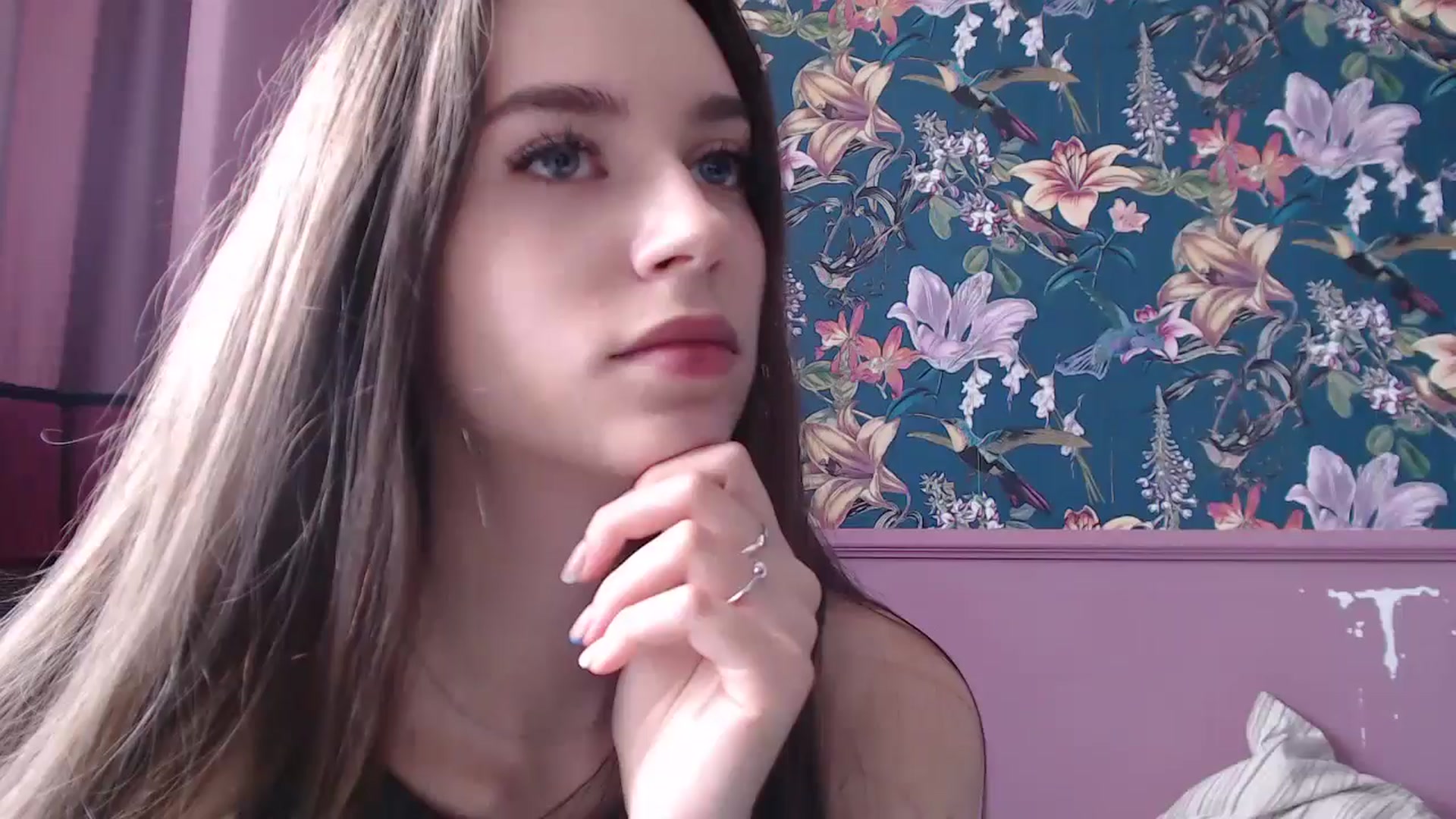 Gallery image thumbnail from ElsieF_'s myfreecams stream on, 07/27/2025, 10:48 image 4 of 20