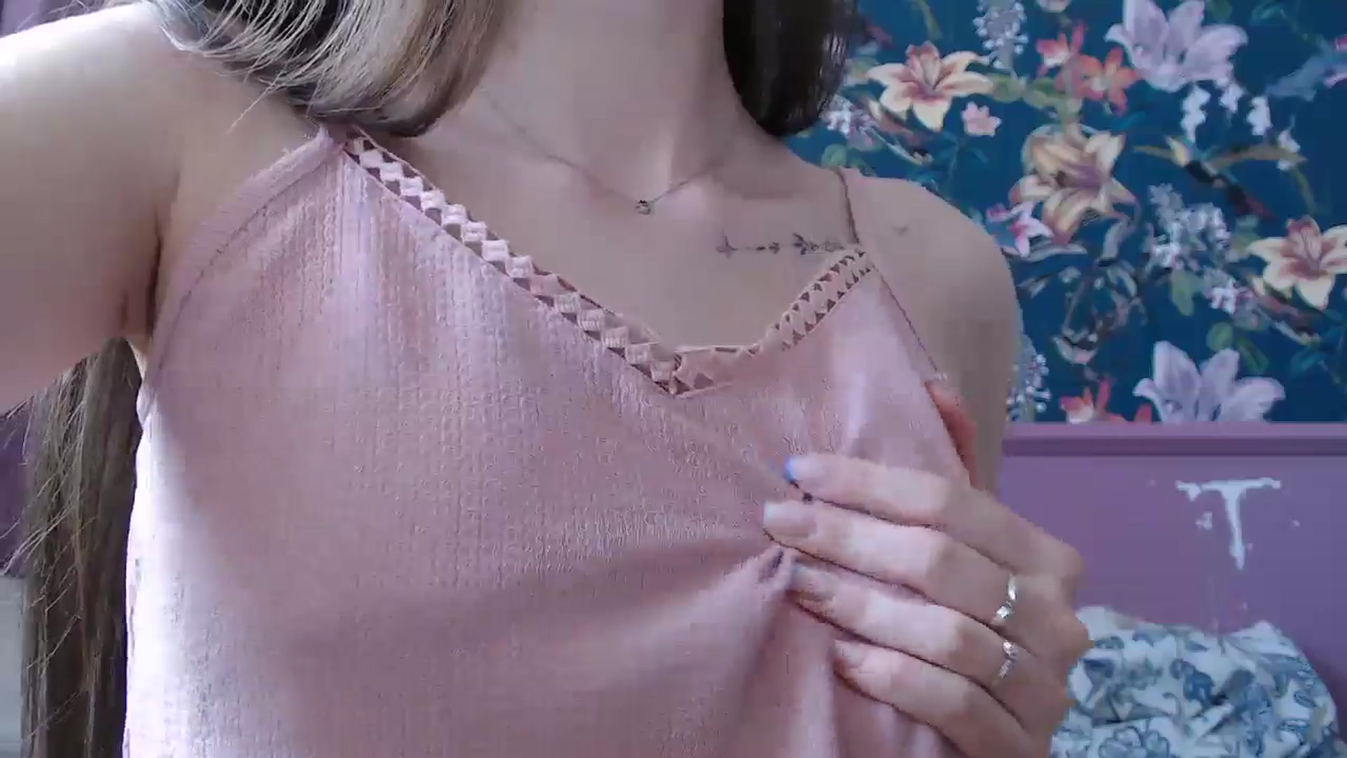 Gallery image thumbnail from ElsieF_'s myfreecams stream on, 07/29/2025, 07:02 image 18 of 20
