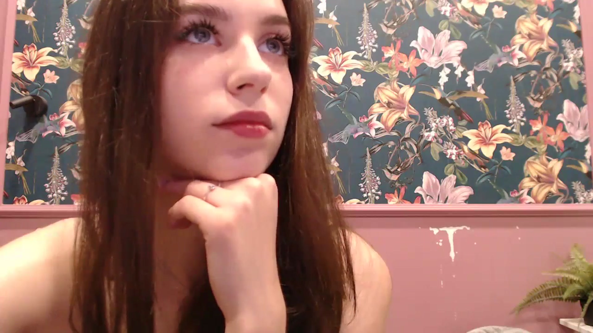 Gallery image thumbnail from ElsieF_'s myfreecams stream on, 08/03/2025, 18:00 image 8 of 20