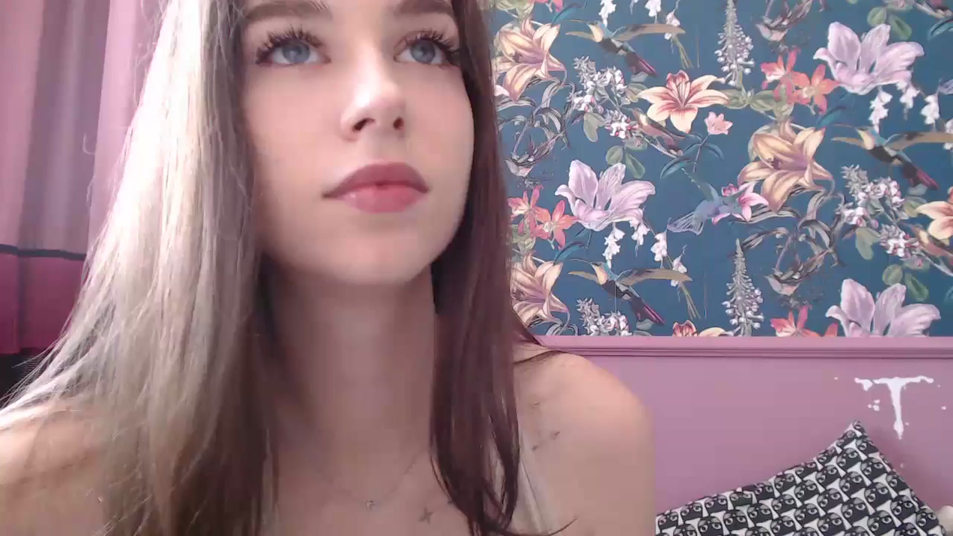 Gallery image thumbnail from ElsieF_'s myfreecams stream on, 08/08/2025, 07:35 image 20 of 20