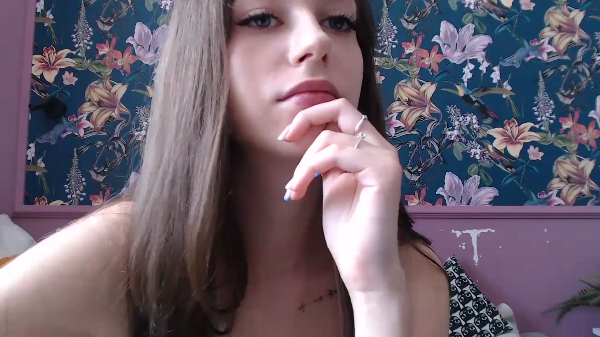 Gallery image thumbnail from ElsieF_'s myfreecams stream on, 08/08/2025, 08:20 image 2 of 20