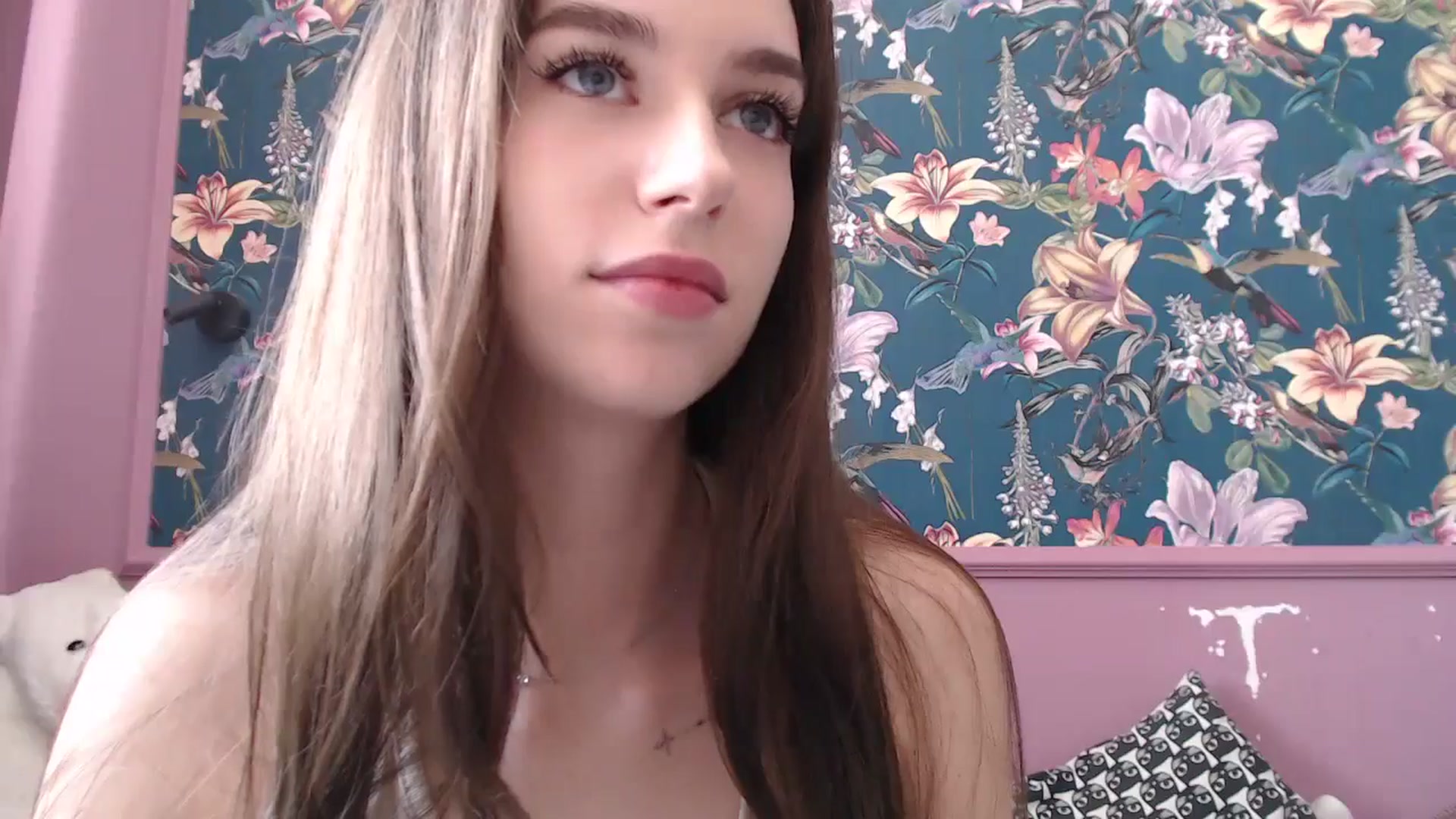 Gallery image thumbnail from ElsieF_'s myfreecams stream on, 08/08/2025, 08:20 image 10 of 20