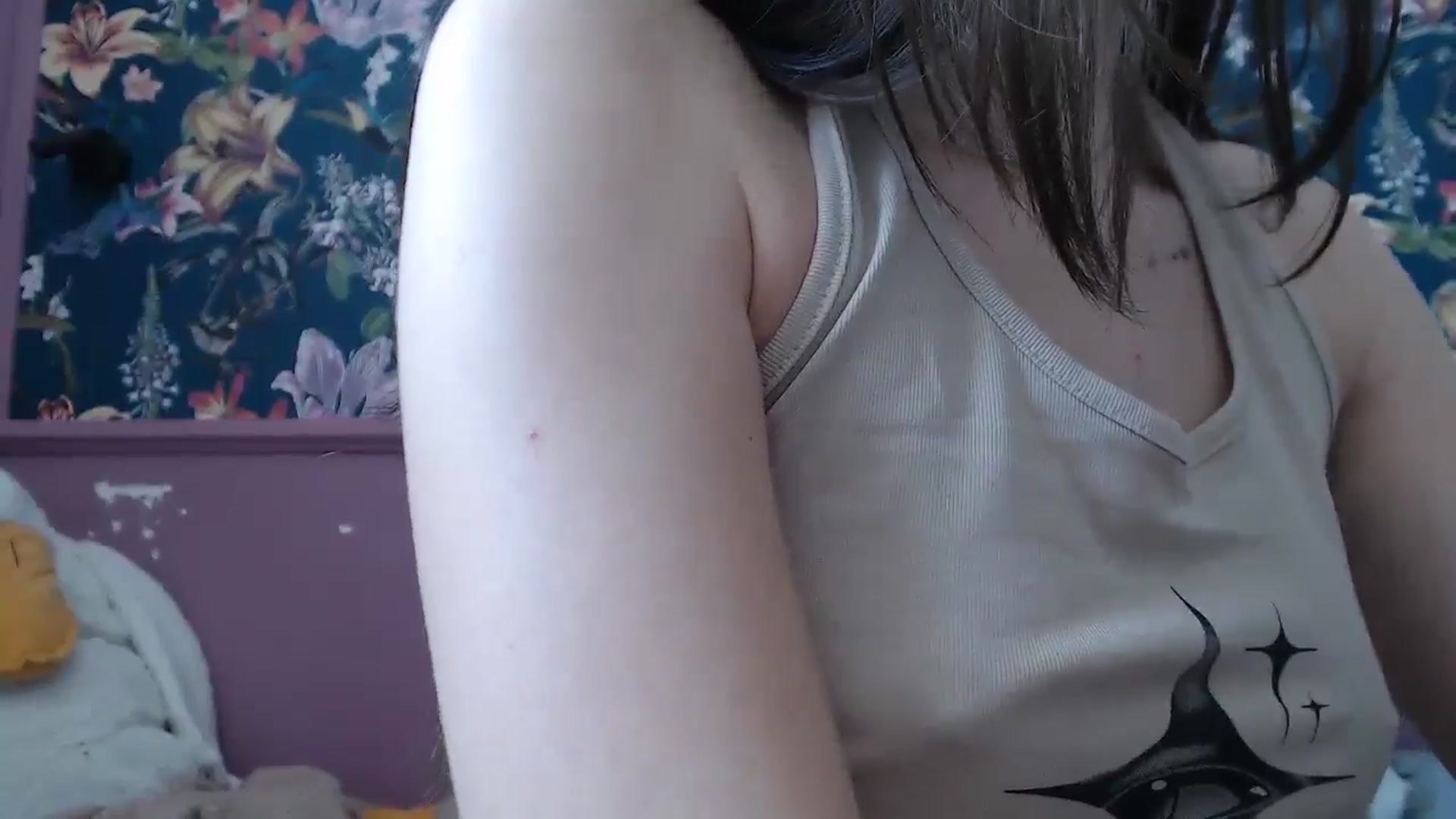 Gallery image thumbnail from ElsieF_'s myfreecams stream on, 08/08/2025, 08:20 image 7 of 20