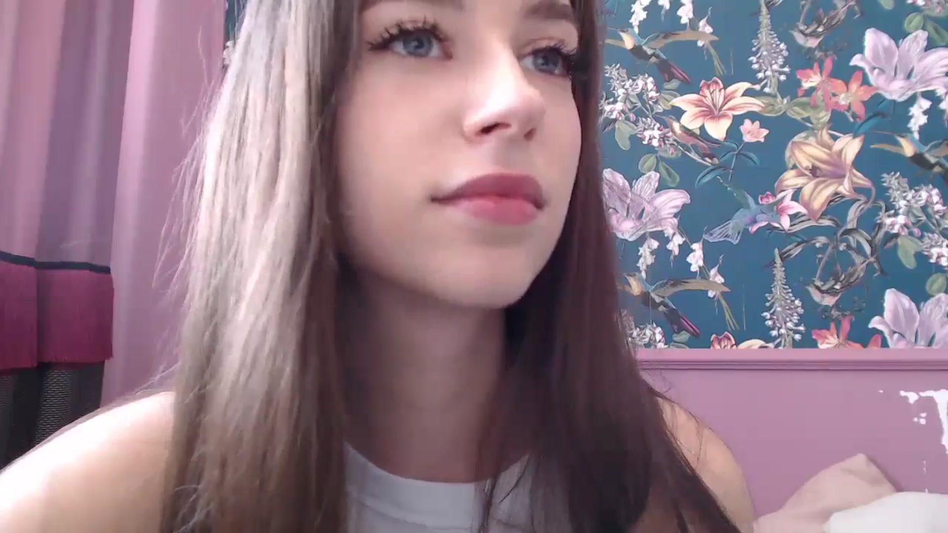 Gallery image thumbnail from ElsieF_'s myfreecams stream on, 08/09/2025, 08:03 image 15 of 20