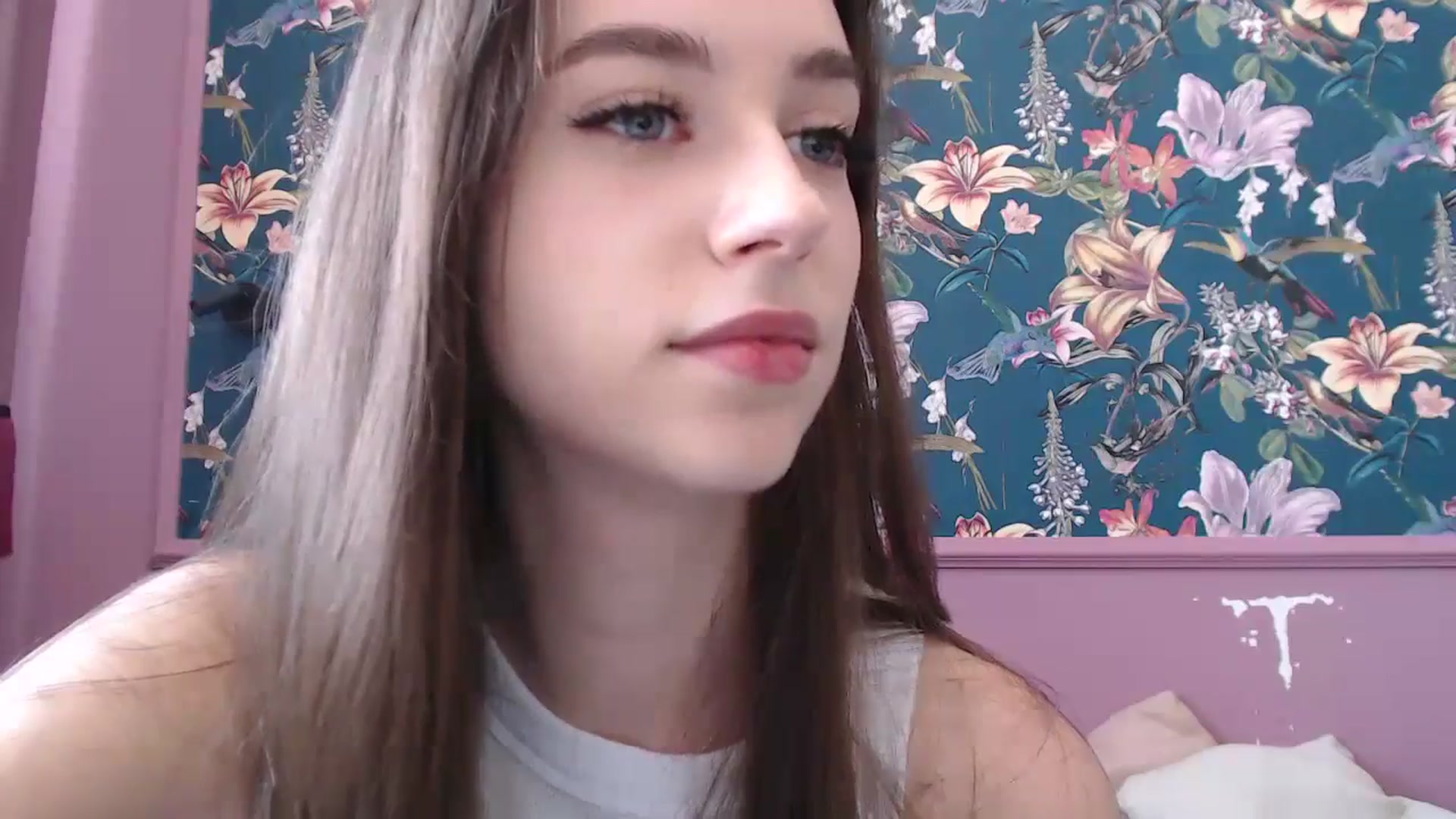 Gallery image thumbnail from ElsieF_'s myfreecams stream on, 08/09/2025, 08:03 image 8 of 20