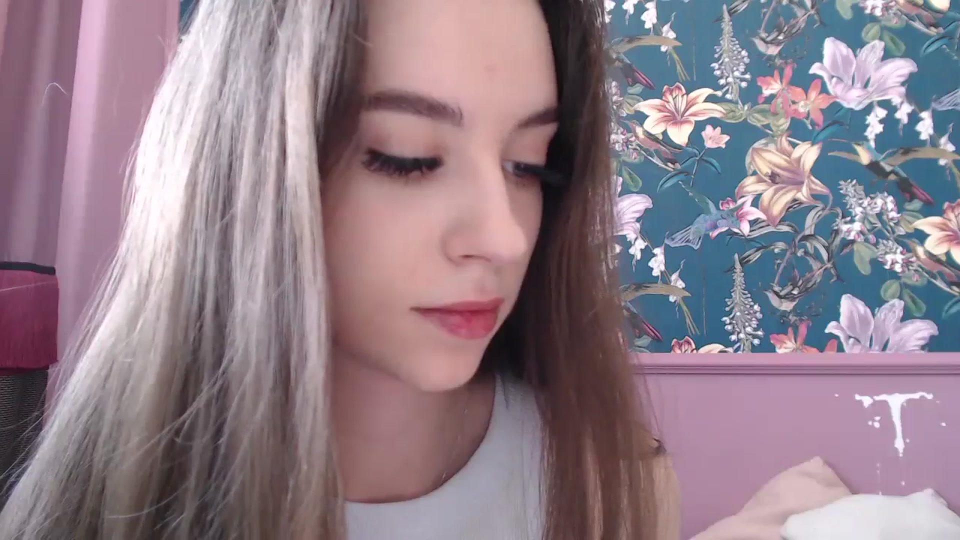 Gallery image thumbnail from ElsieF_'s myfreecams stream on, 08/09/2025, 08:03 image 10 of 20