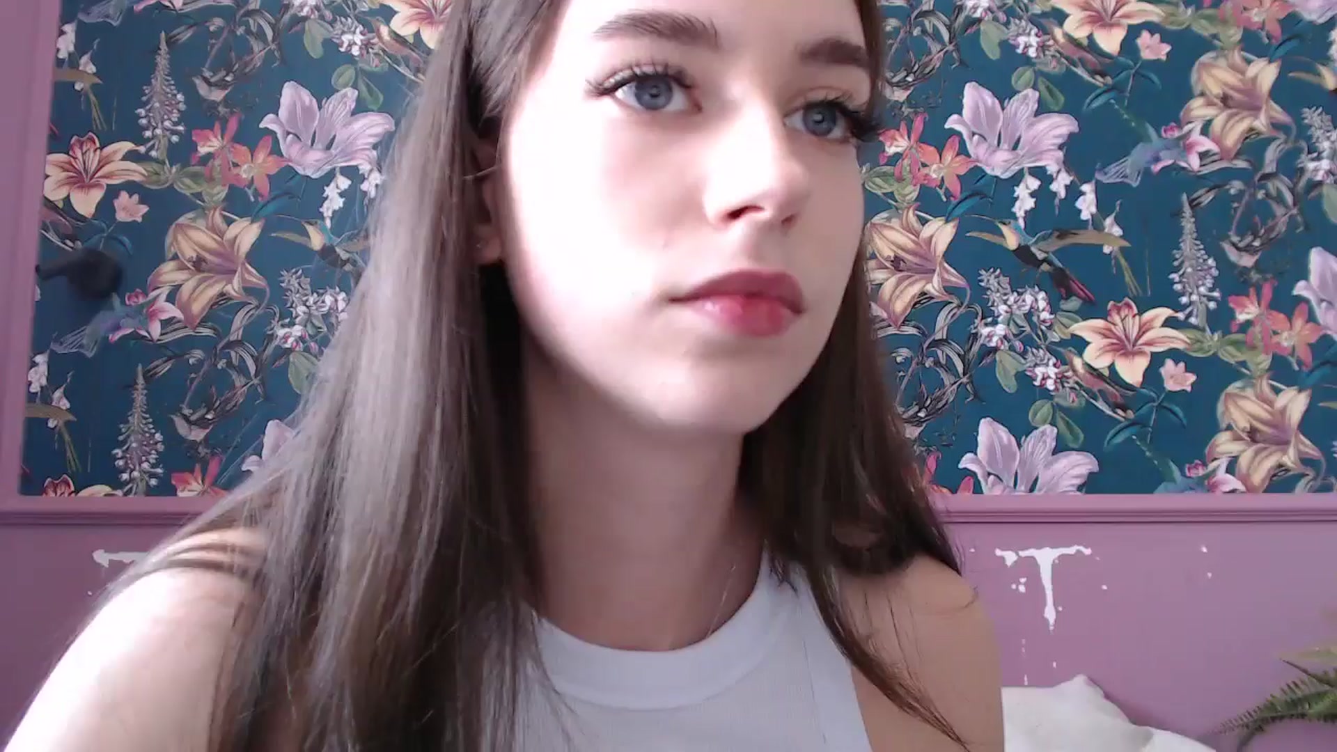 Gallery image thumbnail from ElsieF_'s myfreecams stream on, 08/09/2025, 09:14 image 1 of 20