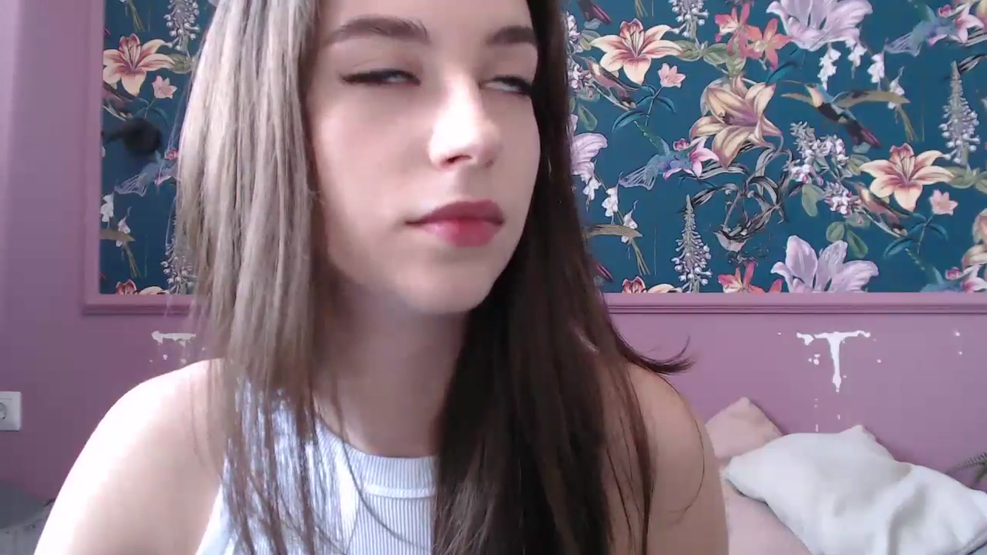 Gallery image thumbnail from ElsieF_'s myfreecams stream on, 08/09/2025, 09:14 image 16 of 20