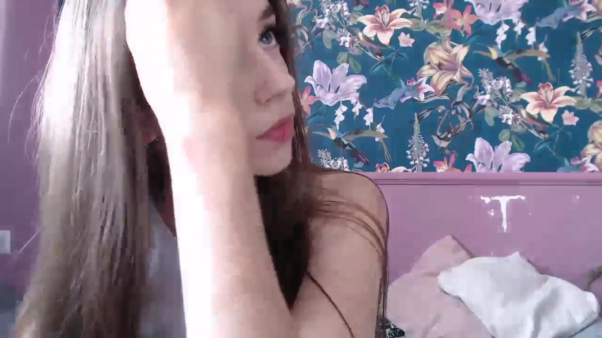 Gallery image thumbnail from ElsieF_'s myfreecams stream on, 08/09/2025, 09:14 image 5 of 20