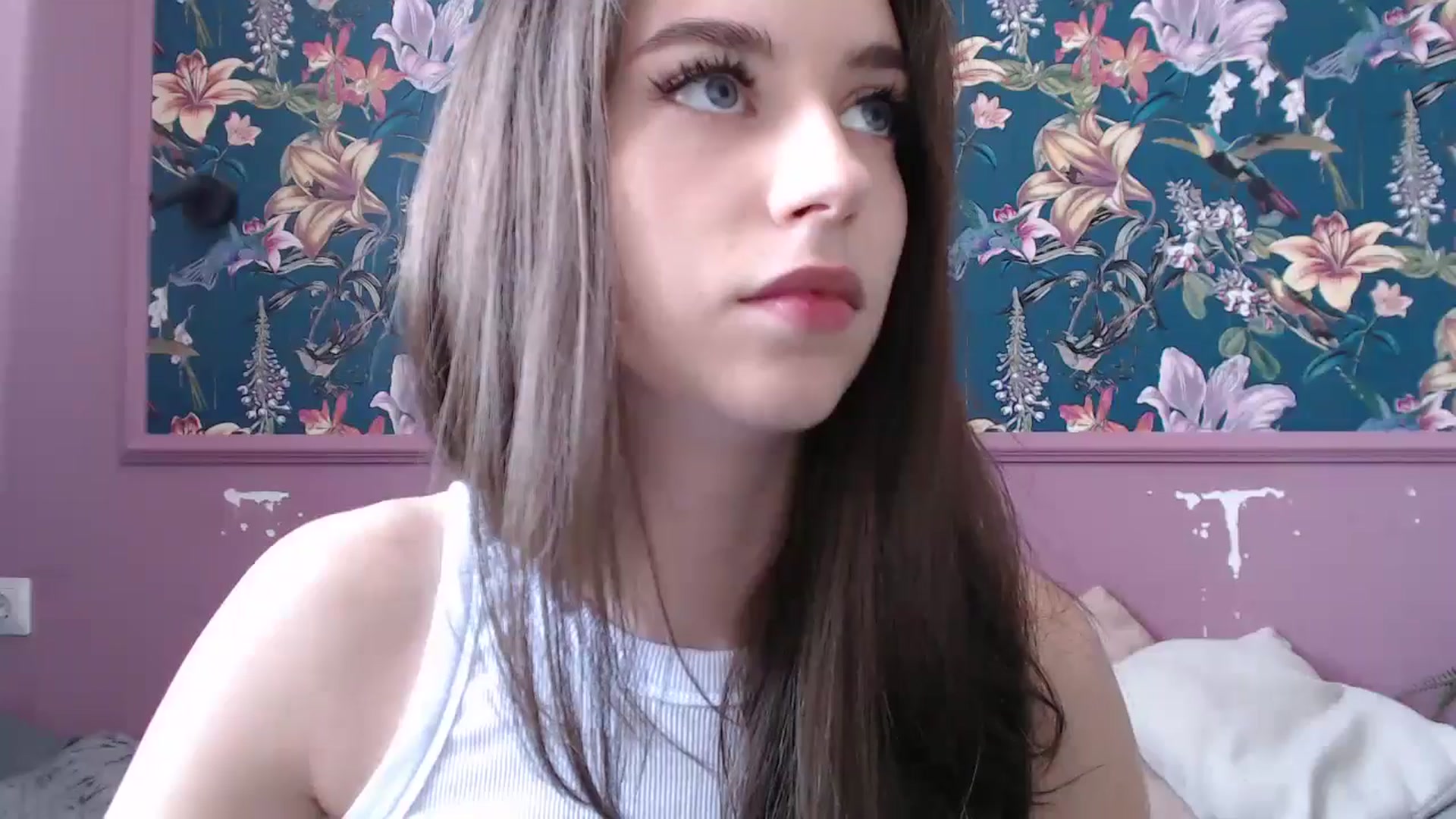 Gallery image thumbnail from ElsieF_'s myfreecams stream on, 08/09/2025, 09:14 image 14 of 20