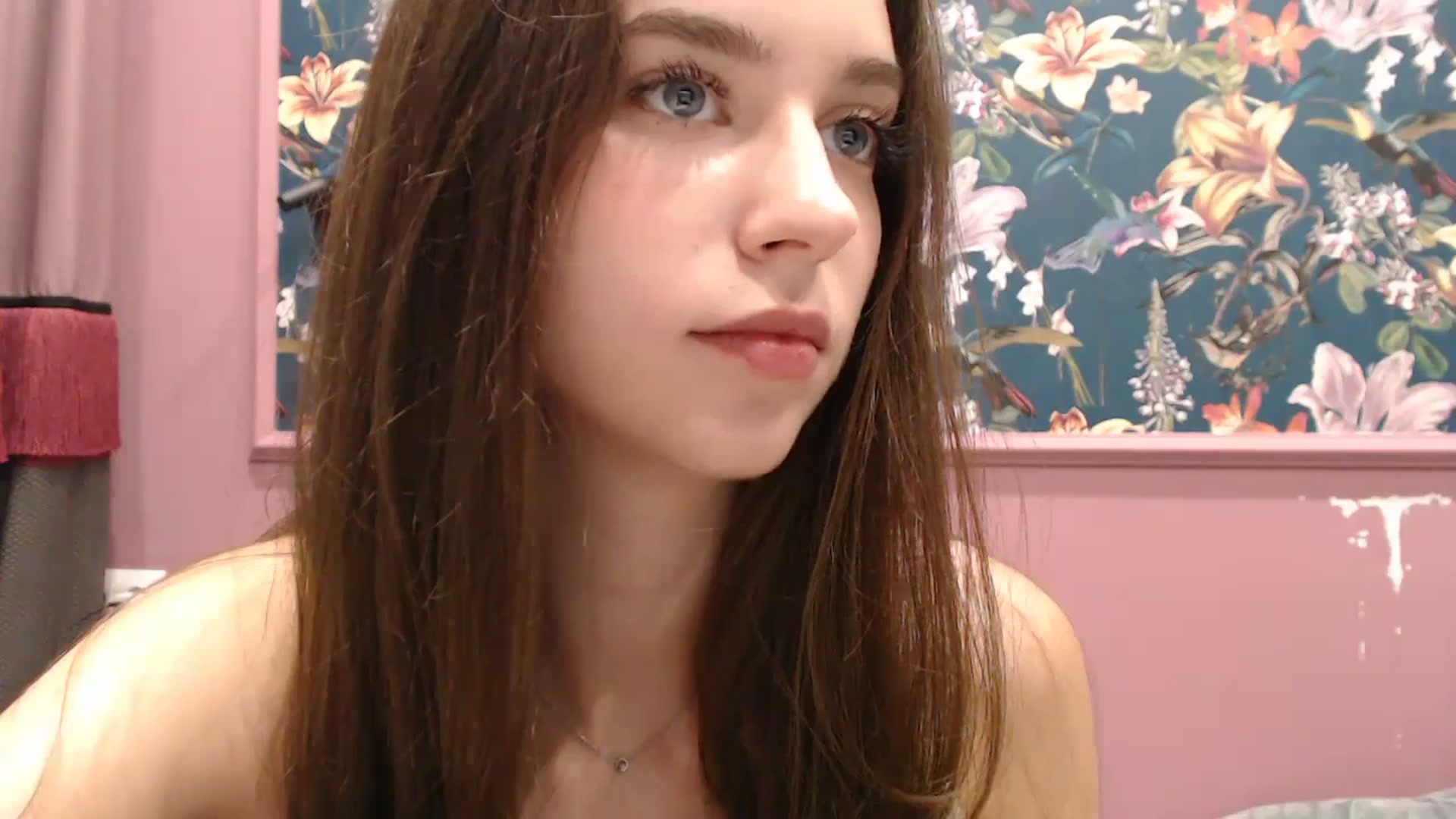 Gallery image thumbnail from ElsieF_'s myfreecams stream on, 09/06/2025, 18:16 image 15 of 20