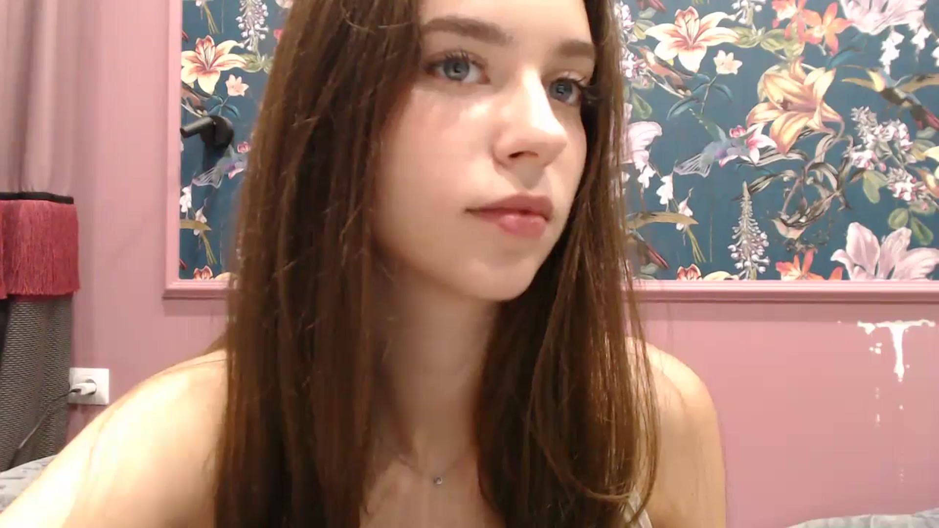 Gallery image thumbnail from ElsieF_'s myfreecams stream on, 09/06/2025, 18:16 image 17 of 20