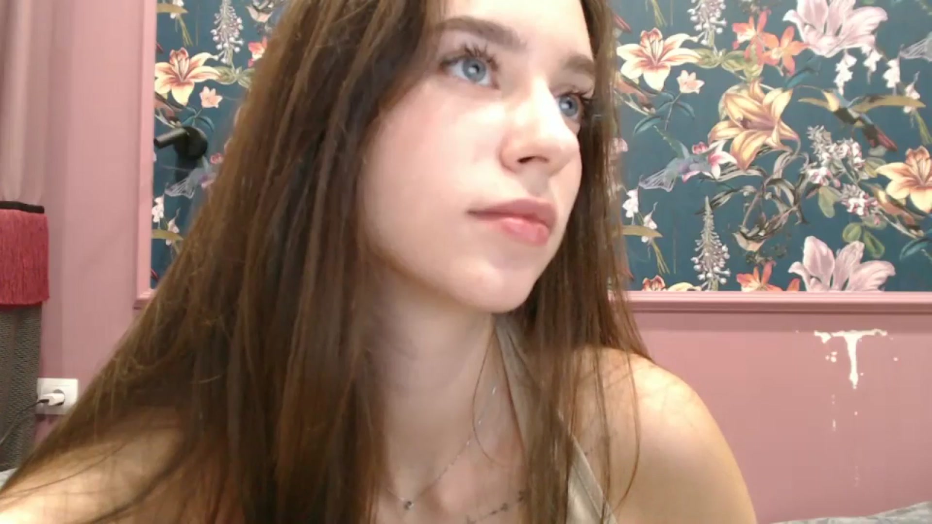 Gallery image thumbnail from ElsieF_'s myfreecams stream on, 09/06/2025, 18:16 image 4 of 20