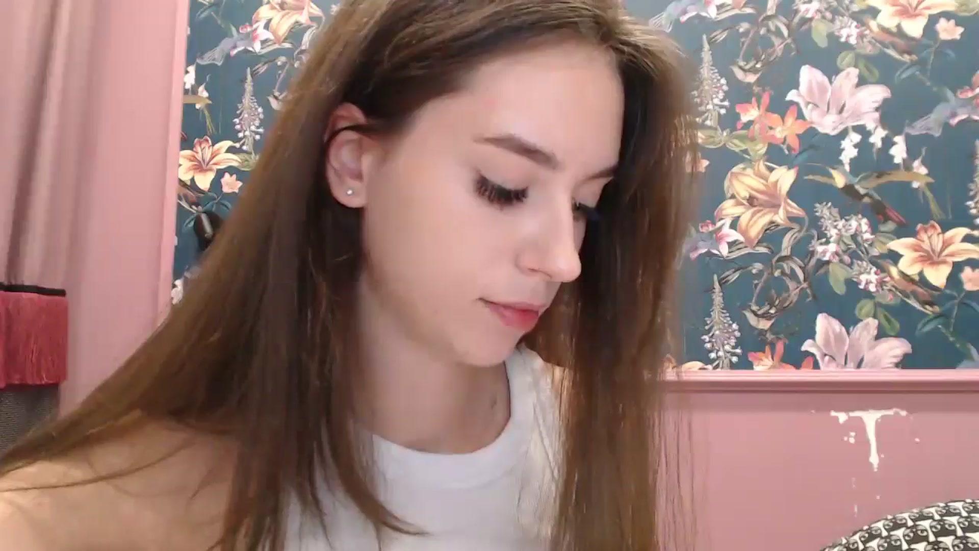 Gallery image thumbnail from ElsieF_'s myfreecams stream on, 10/03/2025, 18:07 image 6 of 20