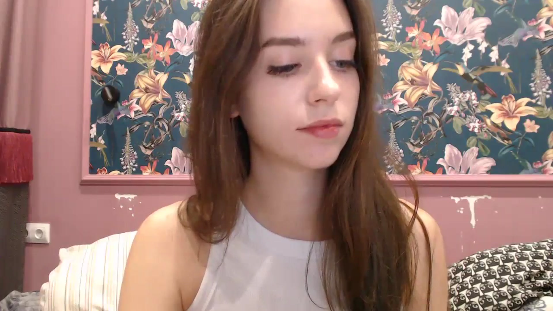 Gallery image thumbnail from ElsieF_'s myfreecams stream on, 10/03/2025, 18:07 image 9 of 20