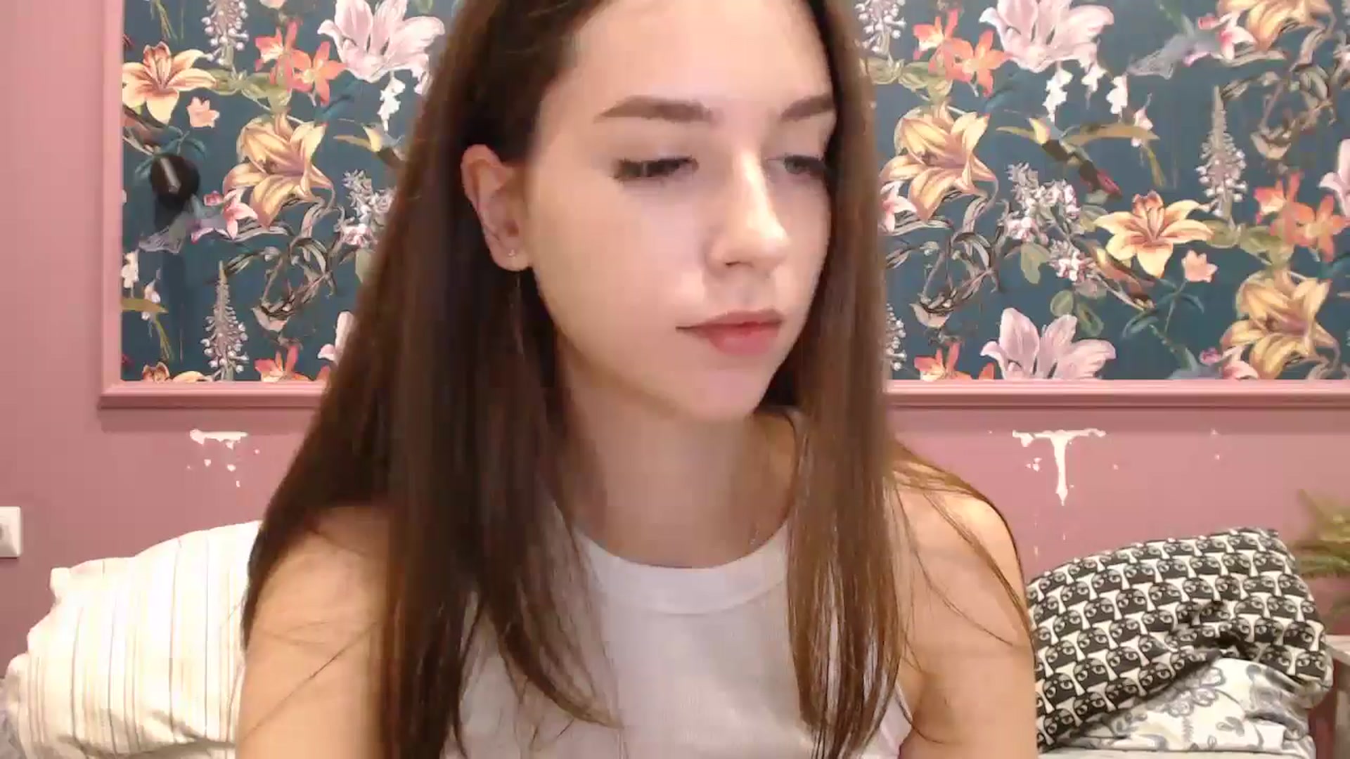 Gallery image thumbnail from ElsieF_'s myfreecams stream on, 10/03/2025, 18:07 image 15 of 20