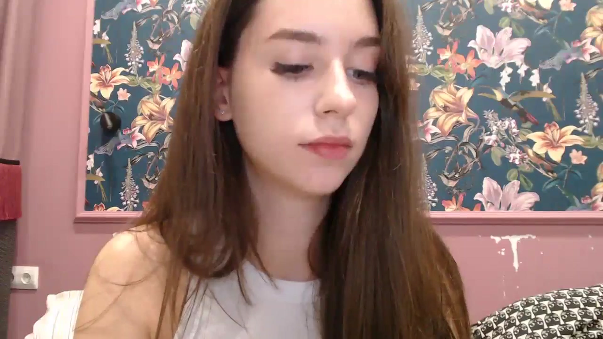Gallery image thumbnail from ElsieF_'s myfreecams stream on, 10/03/2025, 18:07 image 5 of 20