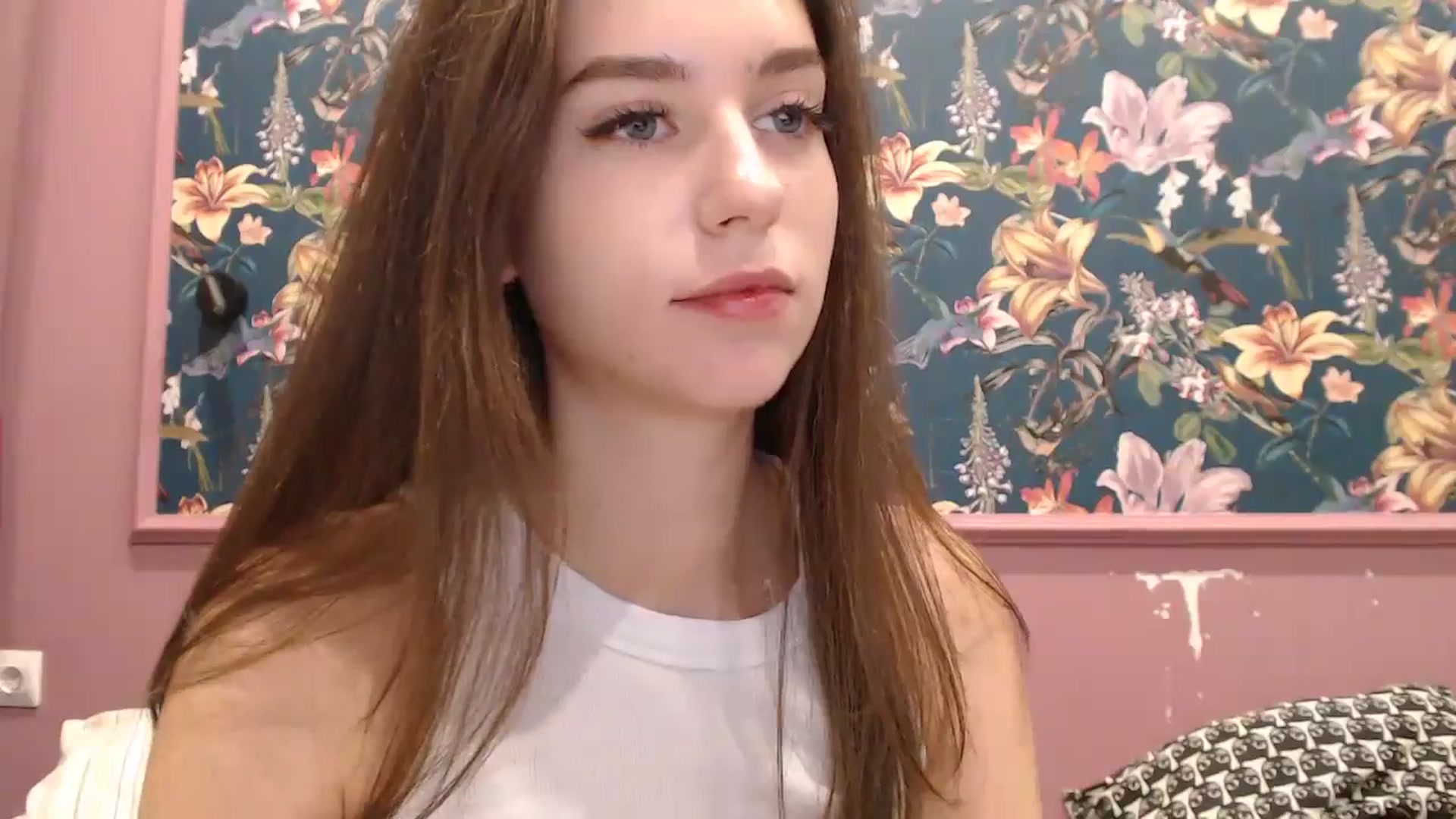 Gallery image thumbnail from ElsieF_'s myfreecams stream on, 10/03/2025, 18:07 image 11 of 20