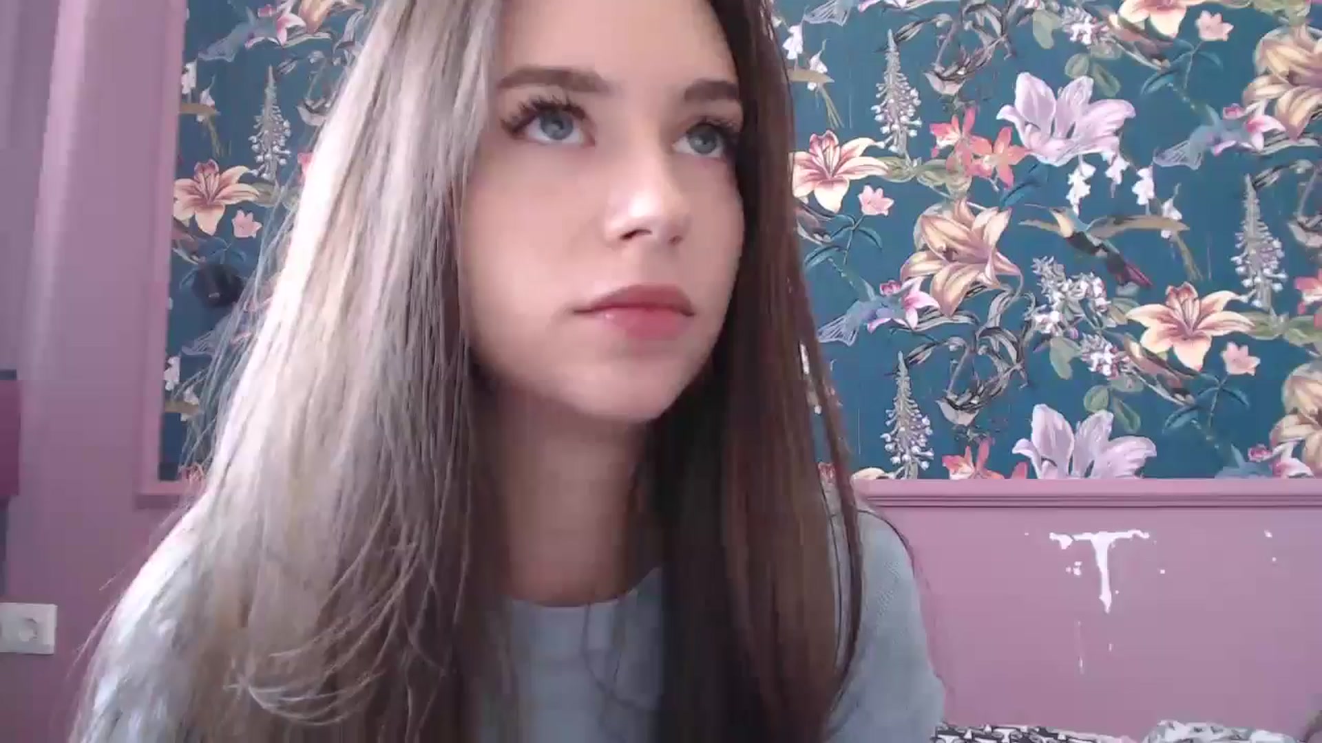 Gallery image thumbnail from ElsieF_'s myfreecams stream on, 10/04/2025, 08:41 image 1 of 20