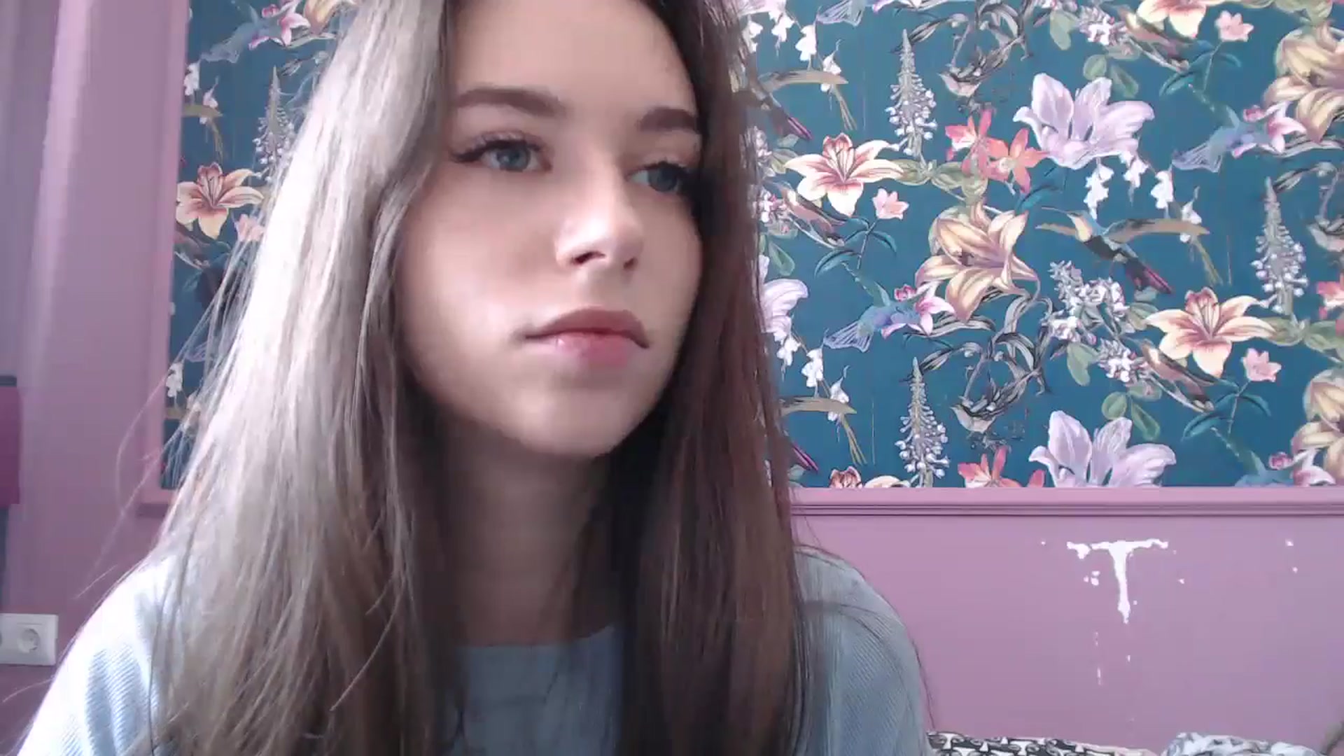 Gallery image thumbnail from ElsieF_'s myfreecams stream on, 10/04/2025, 08:41 image 6 of 20